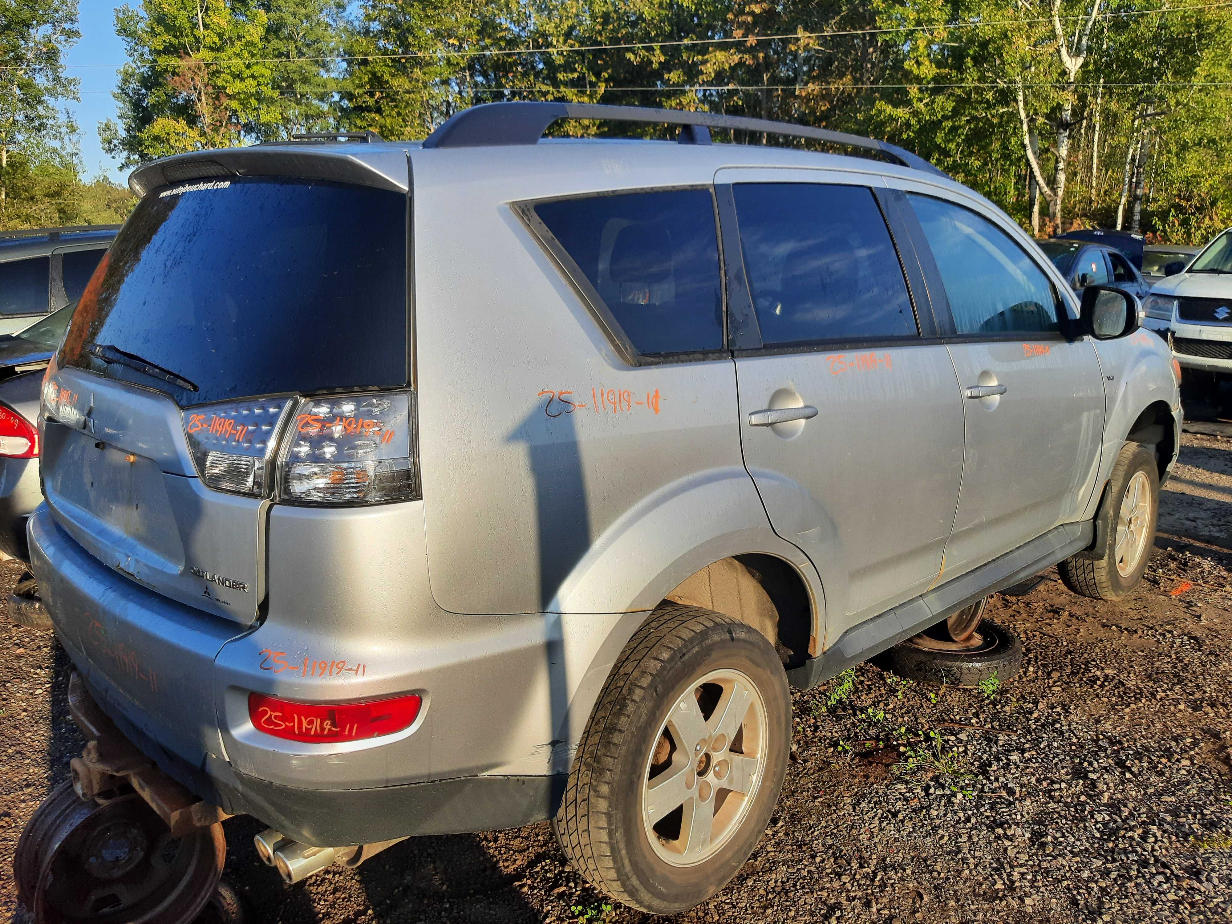 MITSUBISHI OUTLANDER 2011