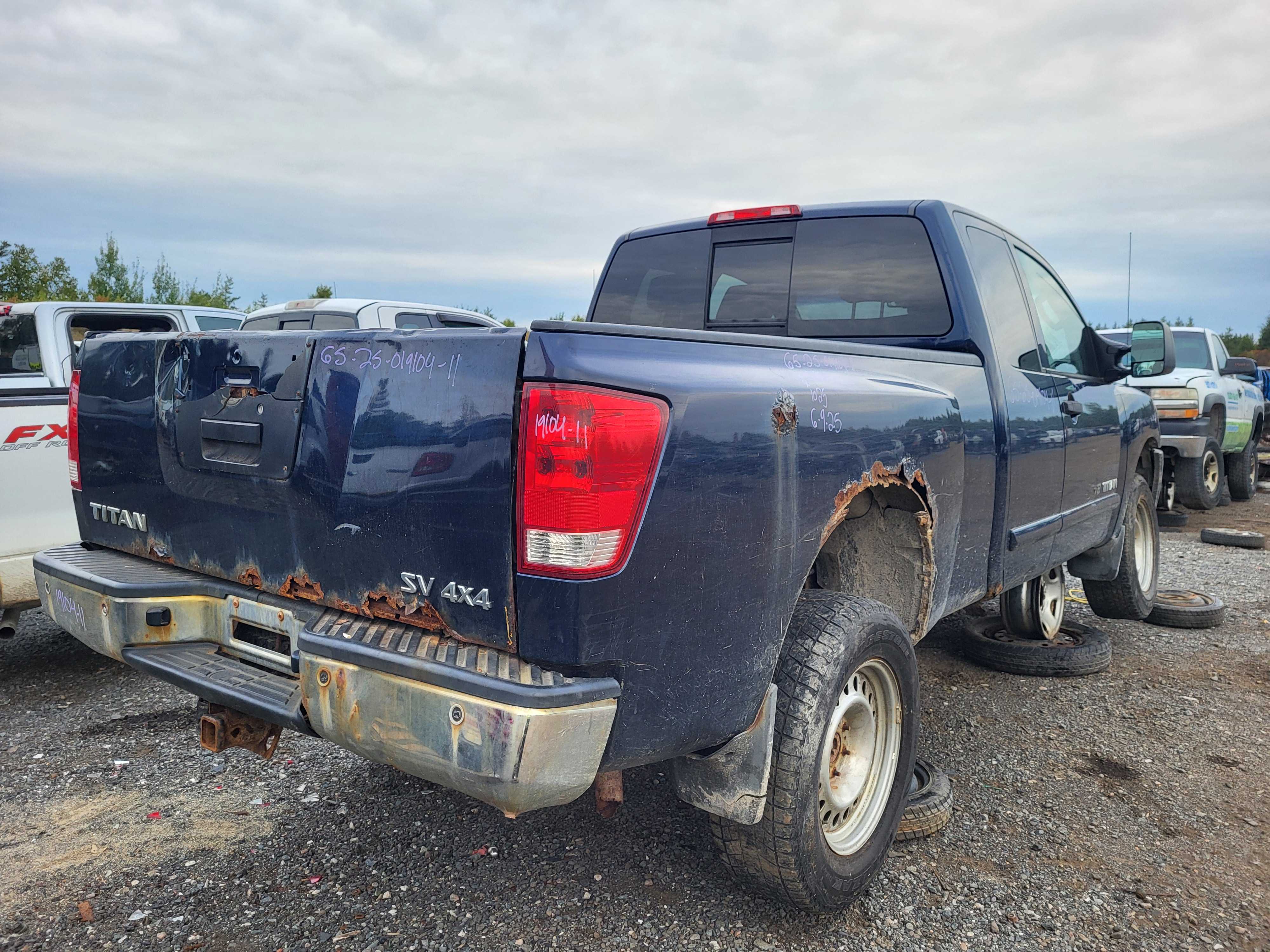 NISSAN TITAN 2011