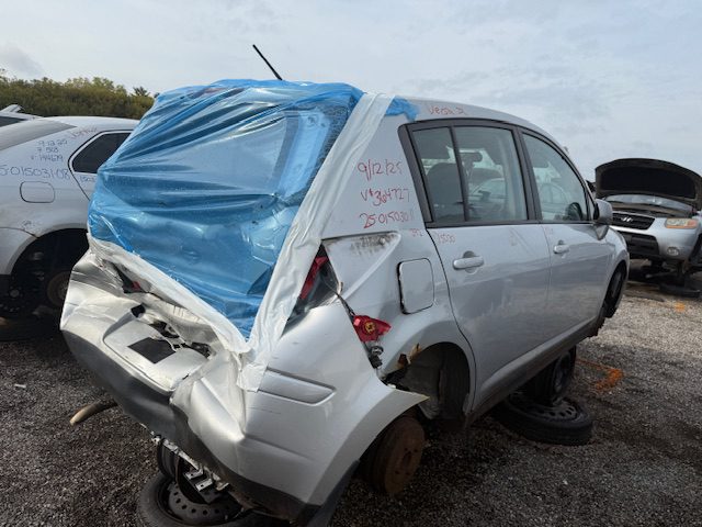 NISSAN VERSA 2011