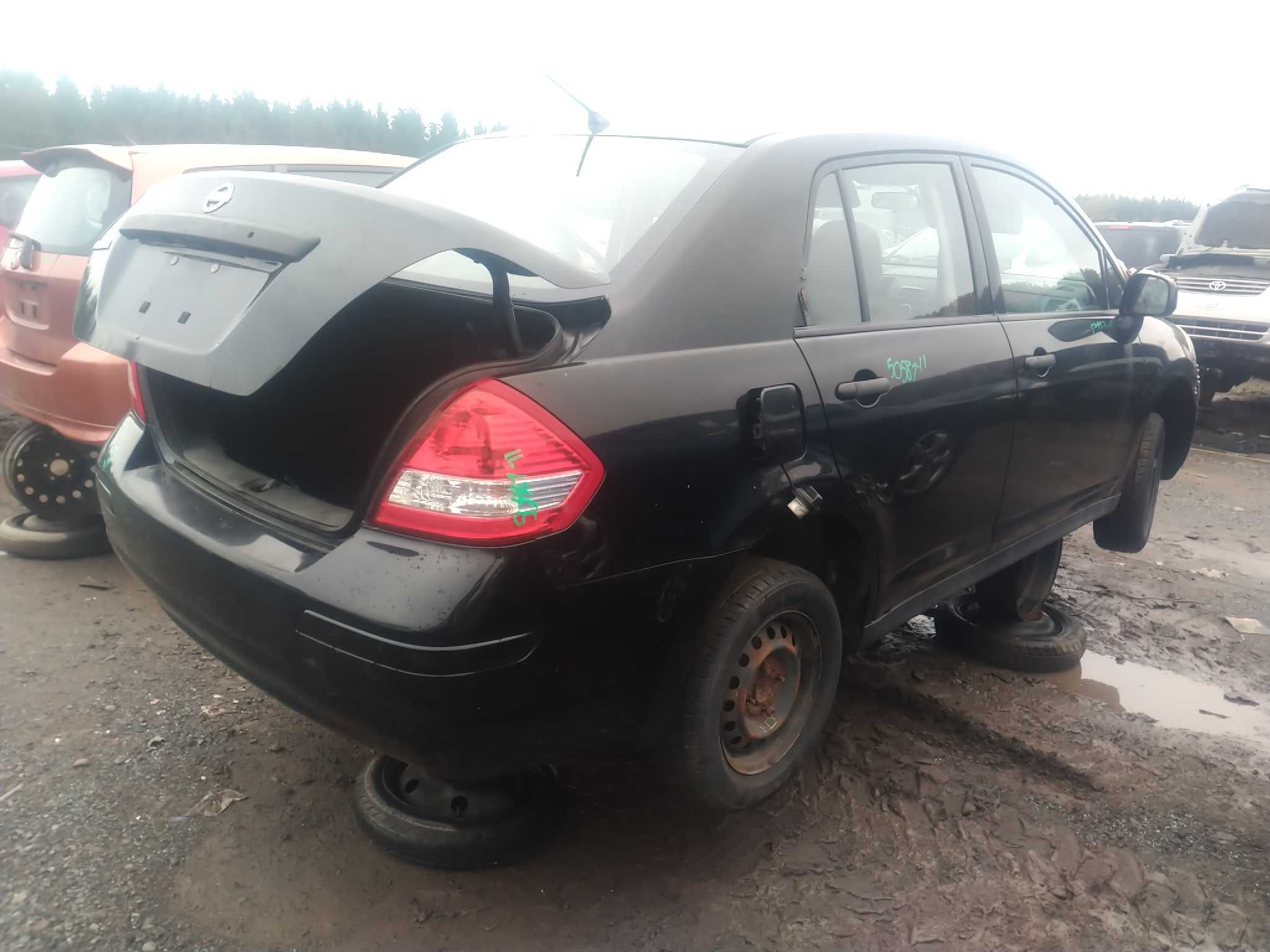 NISSAN VERSA 2011