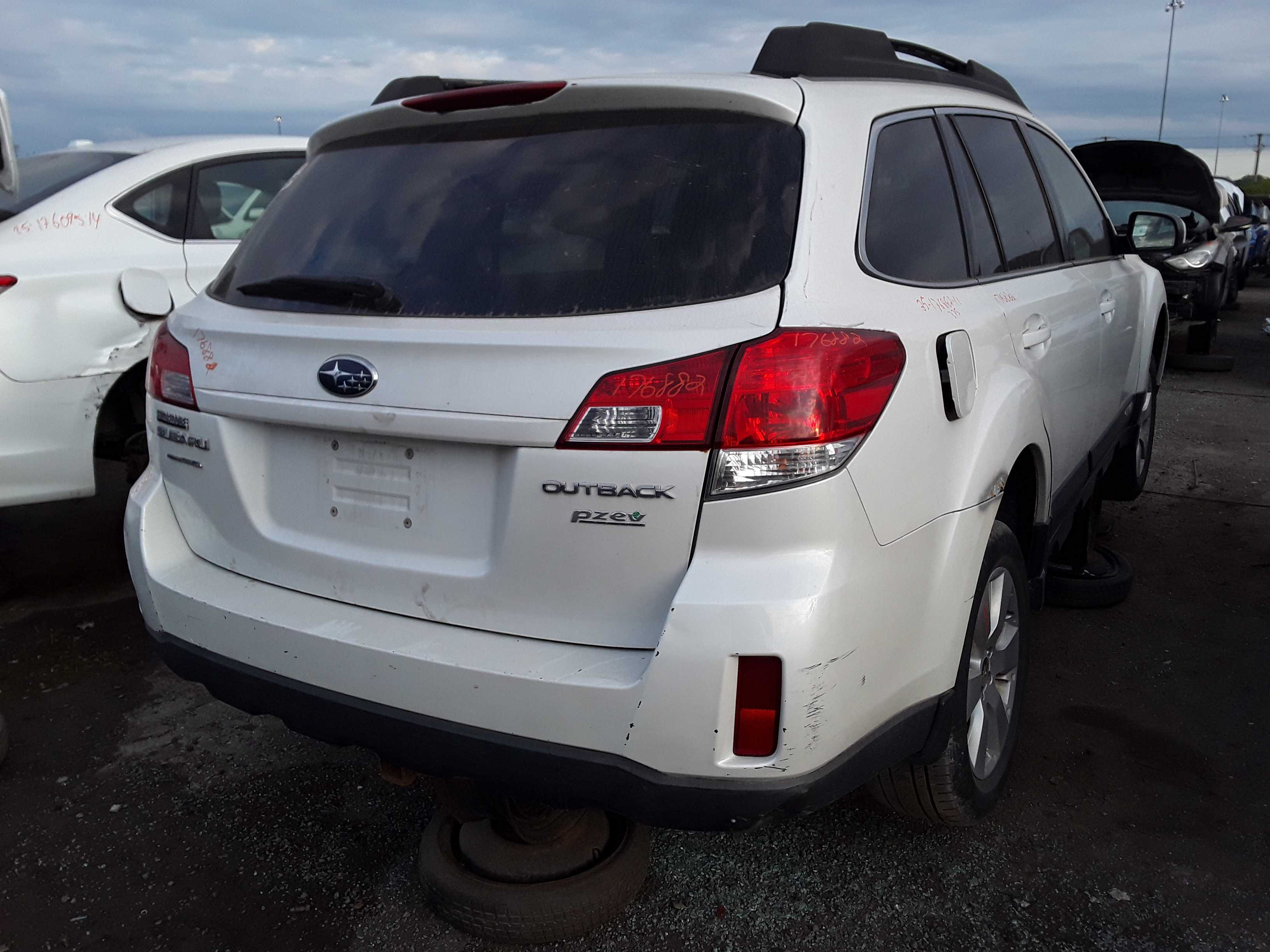 SUBARU OUTBACK 2011
