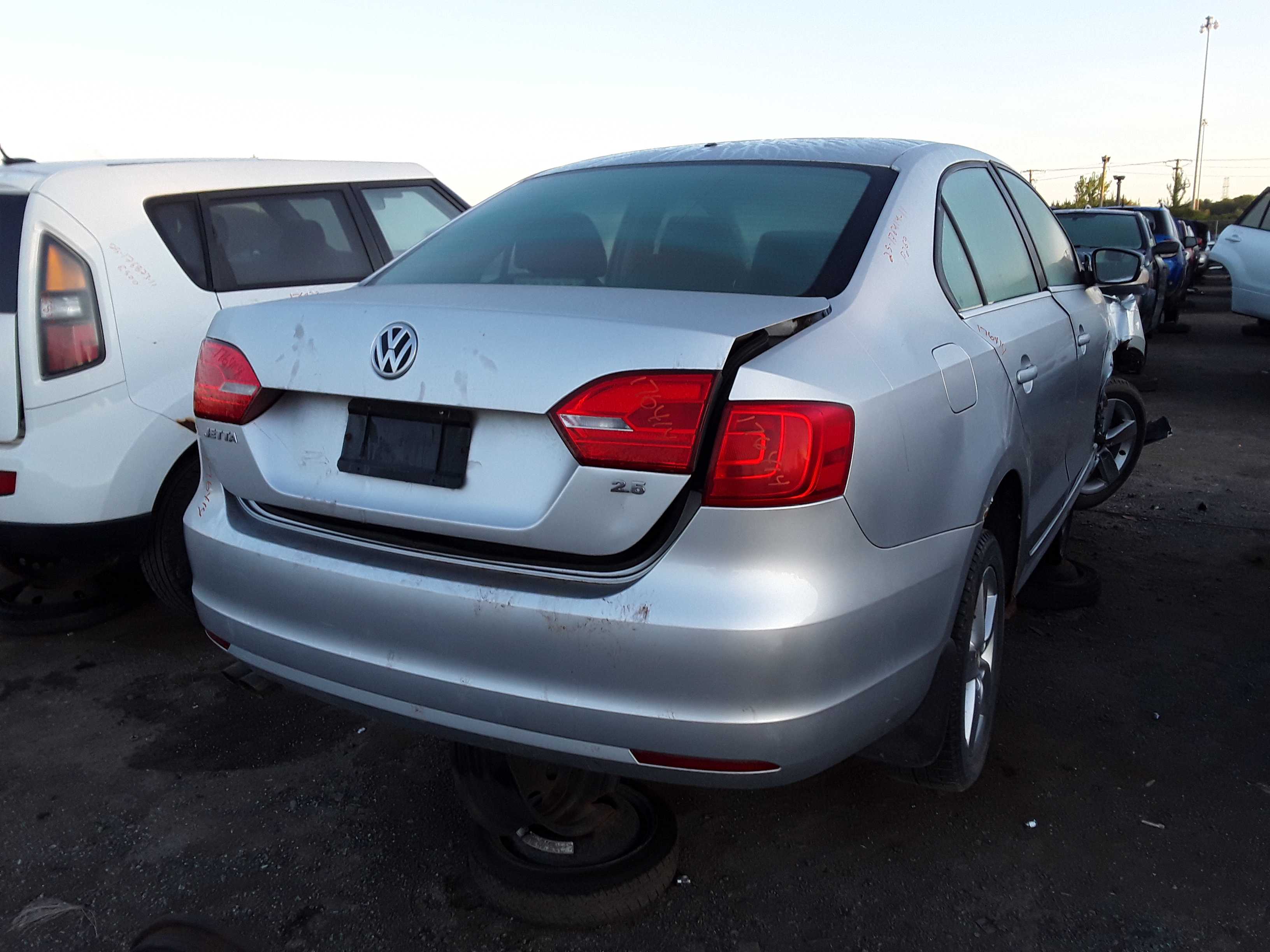 VOLKSWAGEN JETTA 2011