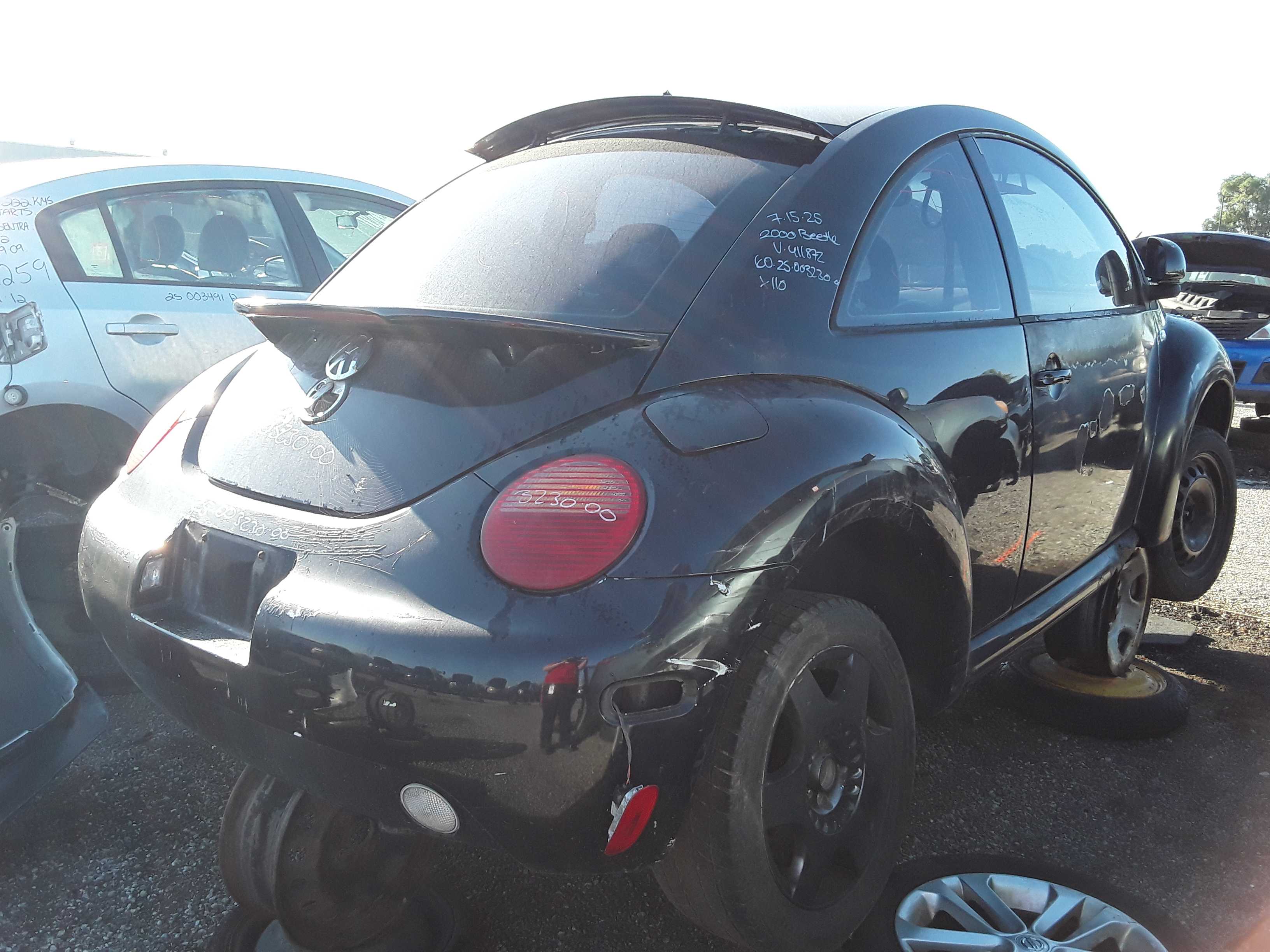 VOLKSWAGEN NEW BEETLE 2000