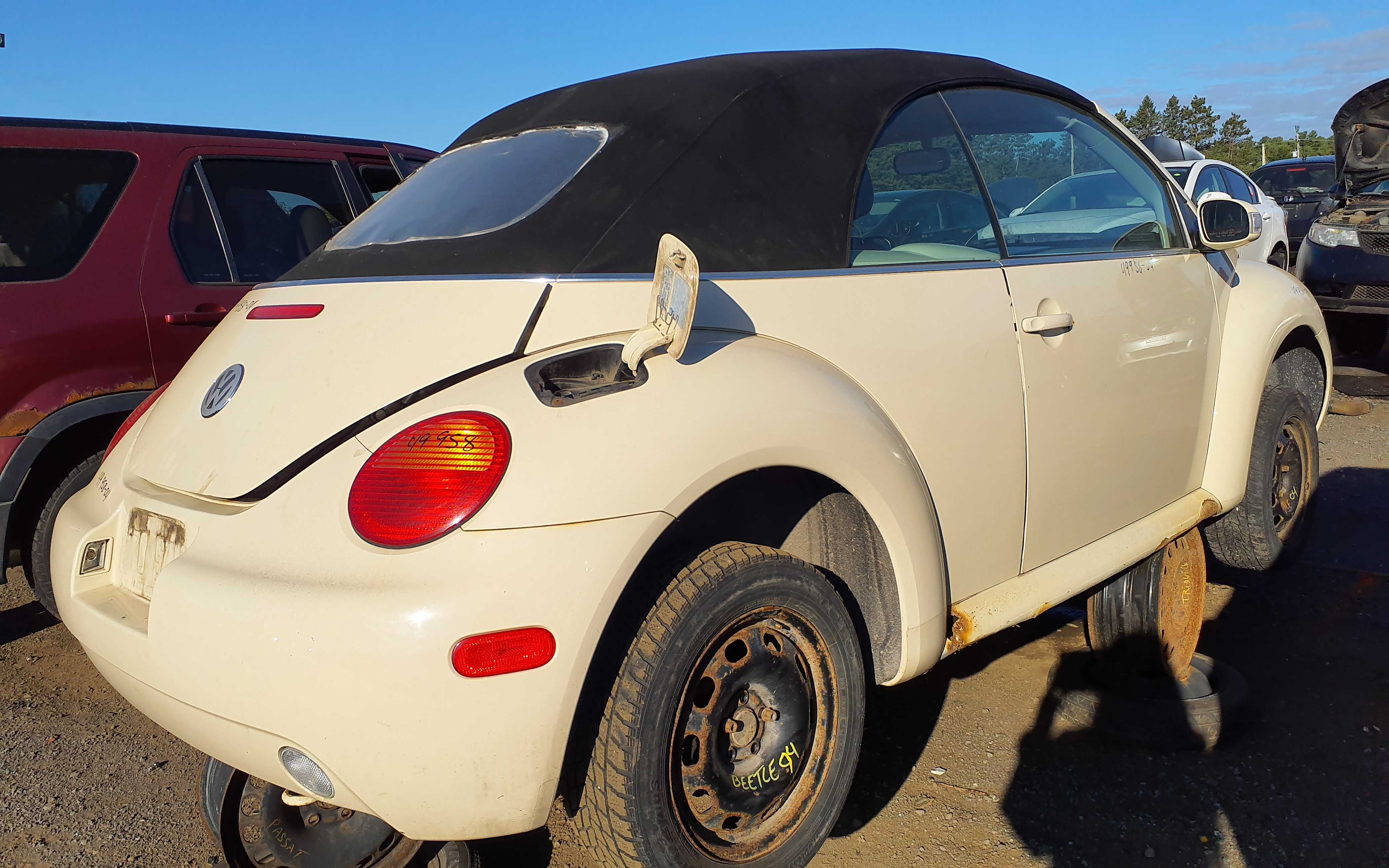 VOLKSWAGEN NEW BEETLE 2004