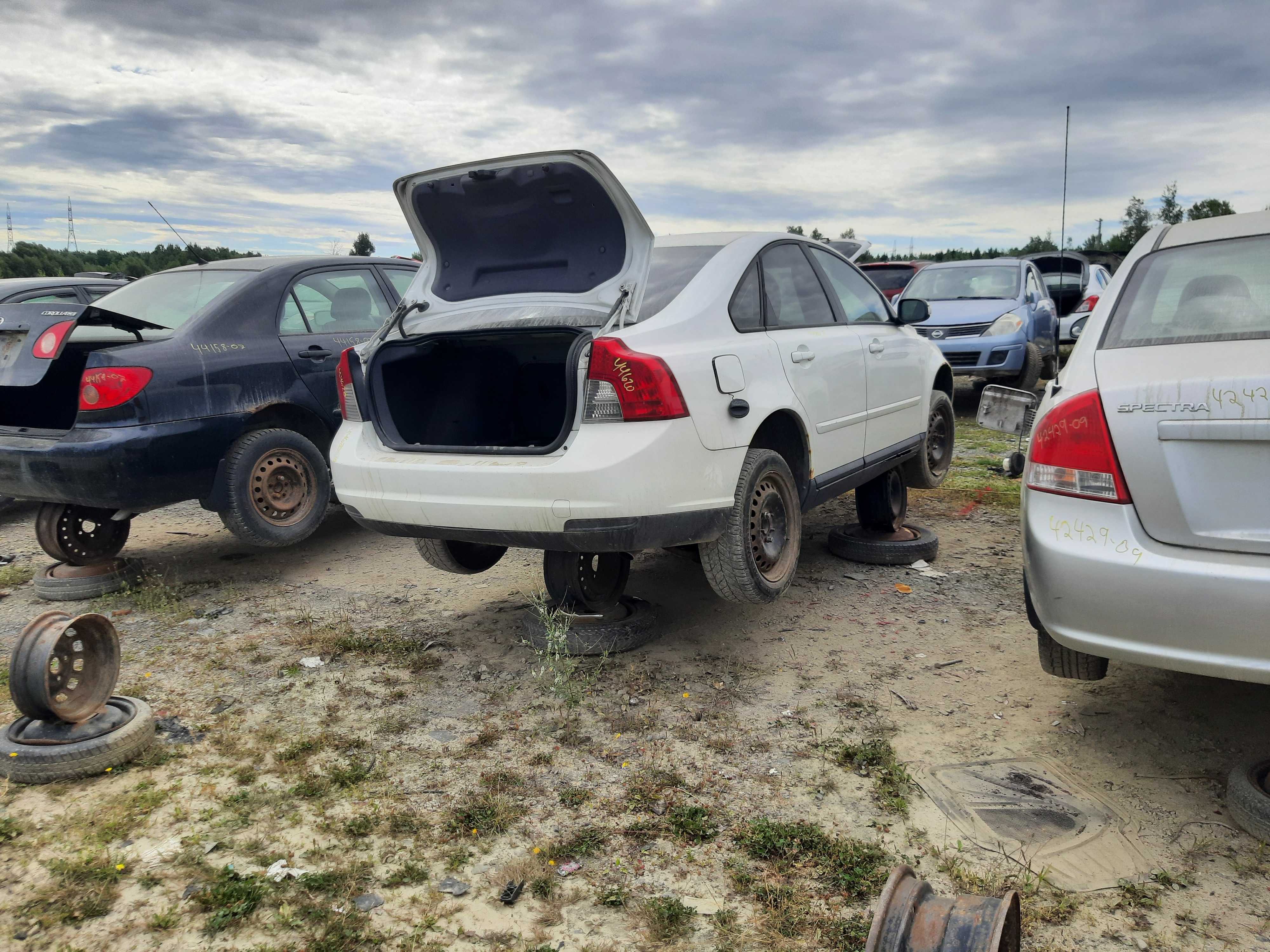 volvo-s40-2010-9887185_back.jpeg