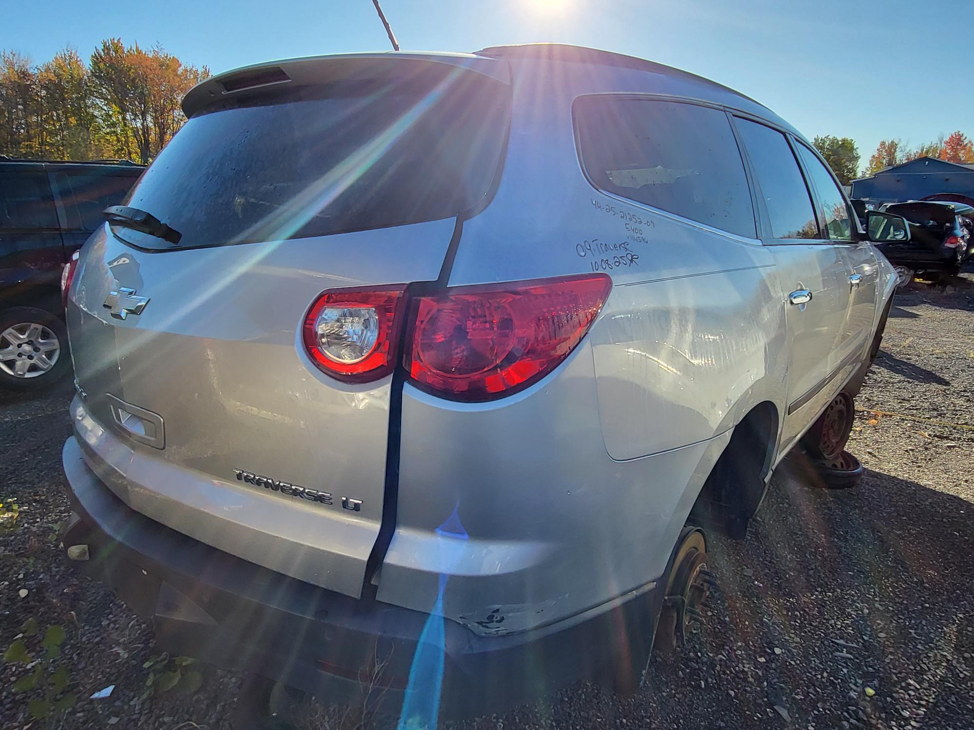 CHEVROLET TRAVERSE 2011