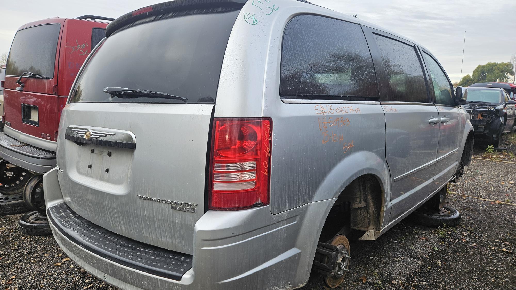 CHRYSLER TOWN &amp; COUNTRY 2009