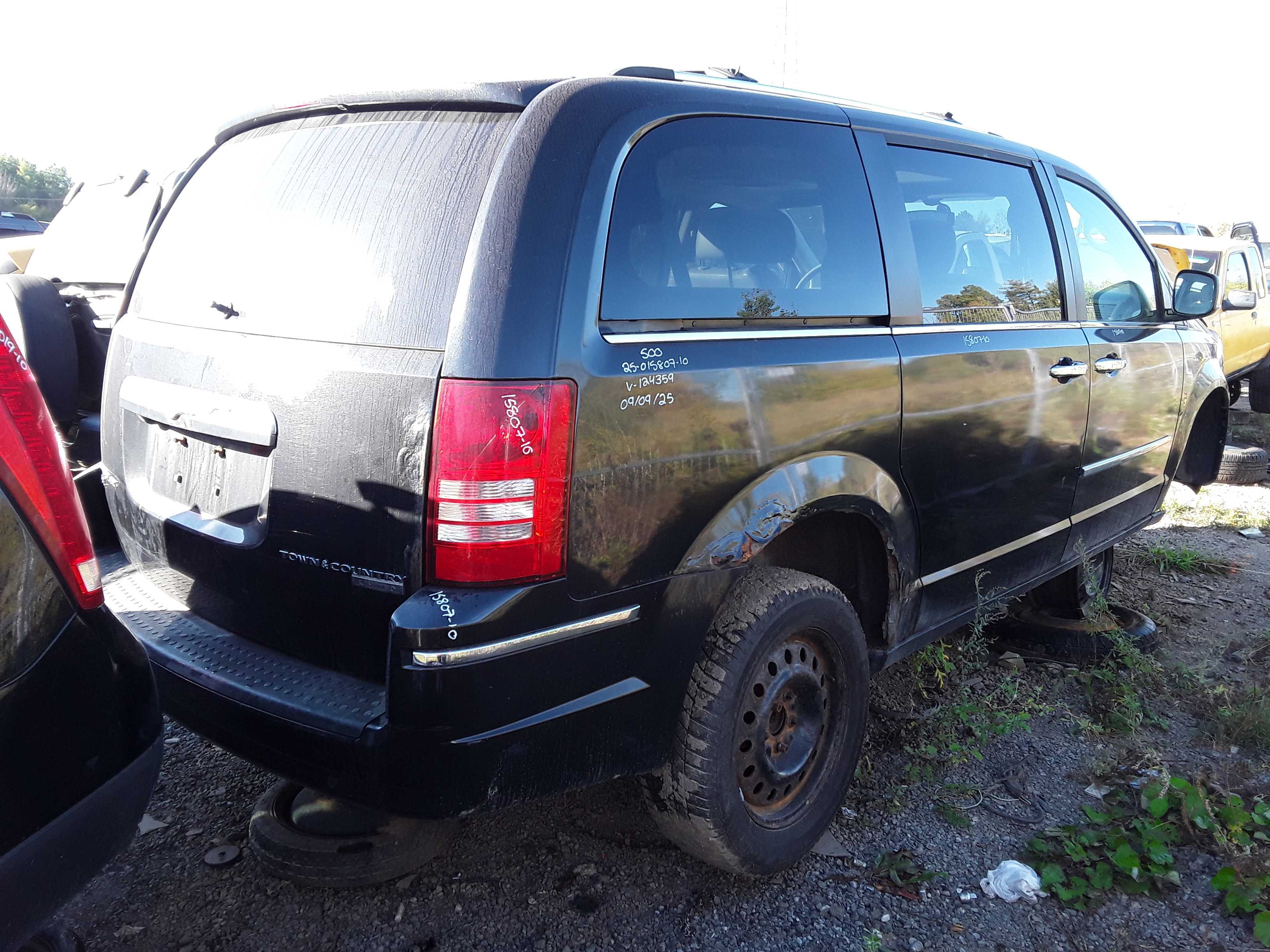 CHRYSLER TOWN &amp; COUNTRY 2010