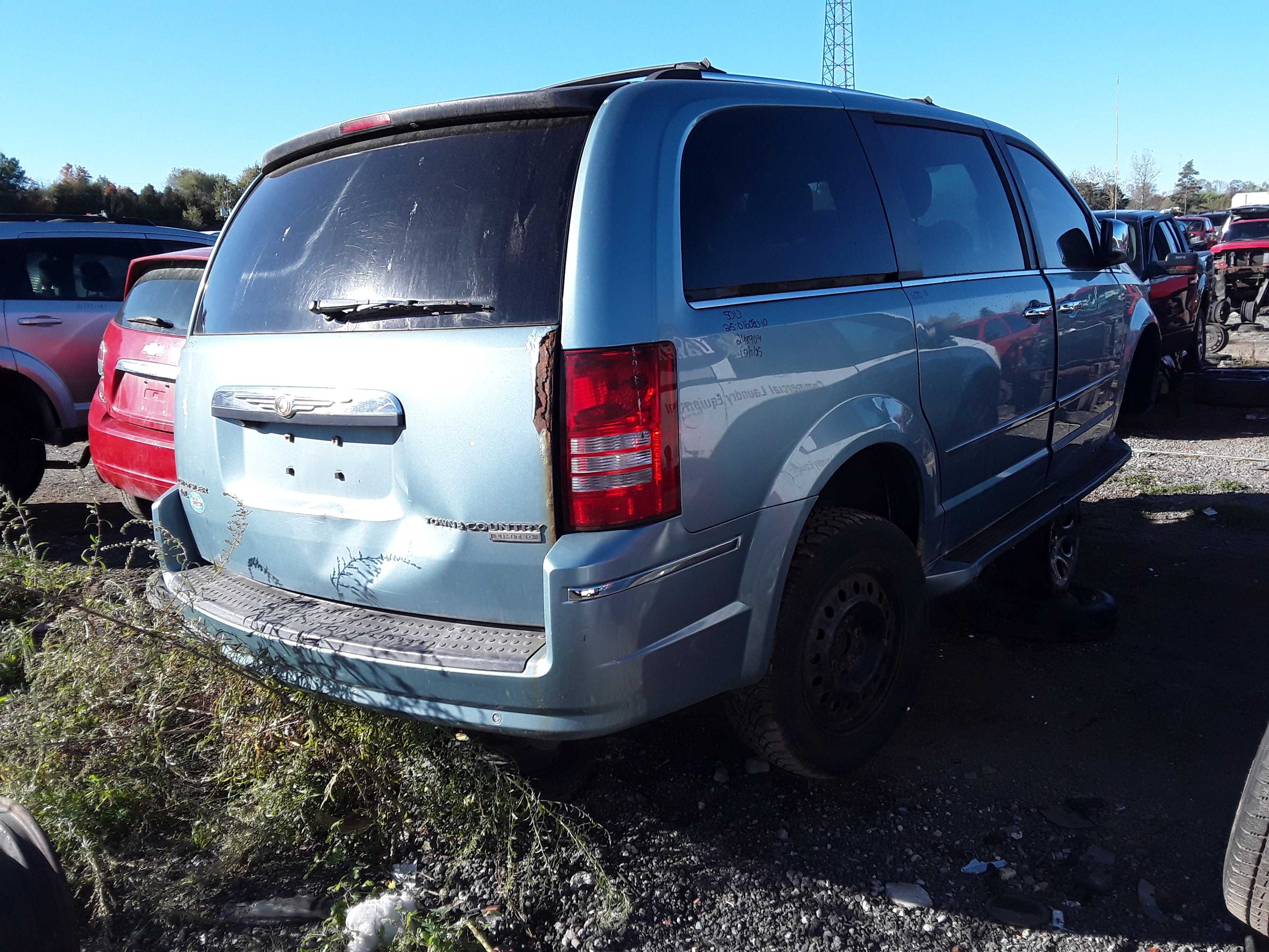 CHRYSLER TOWN &amp; COUNTRY 2010