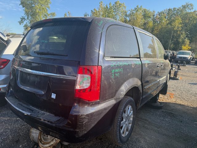 CHRYSLER TOWN &amp; COUNTRY 2011