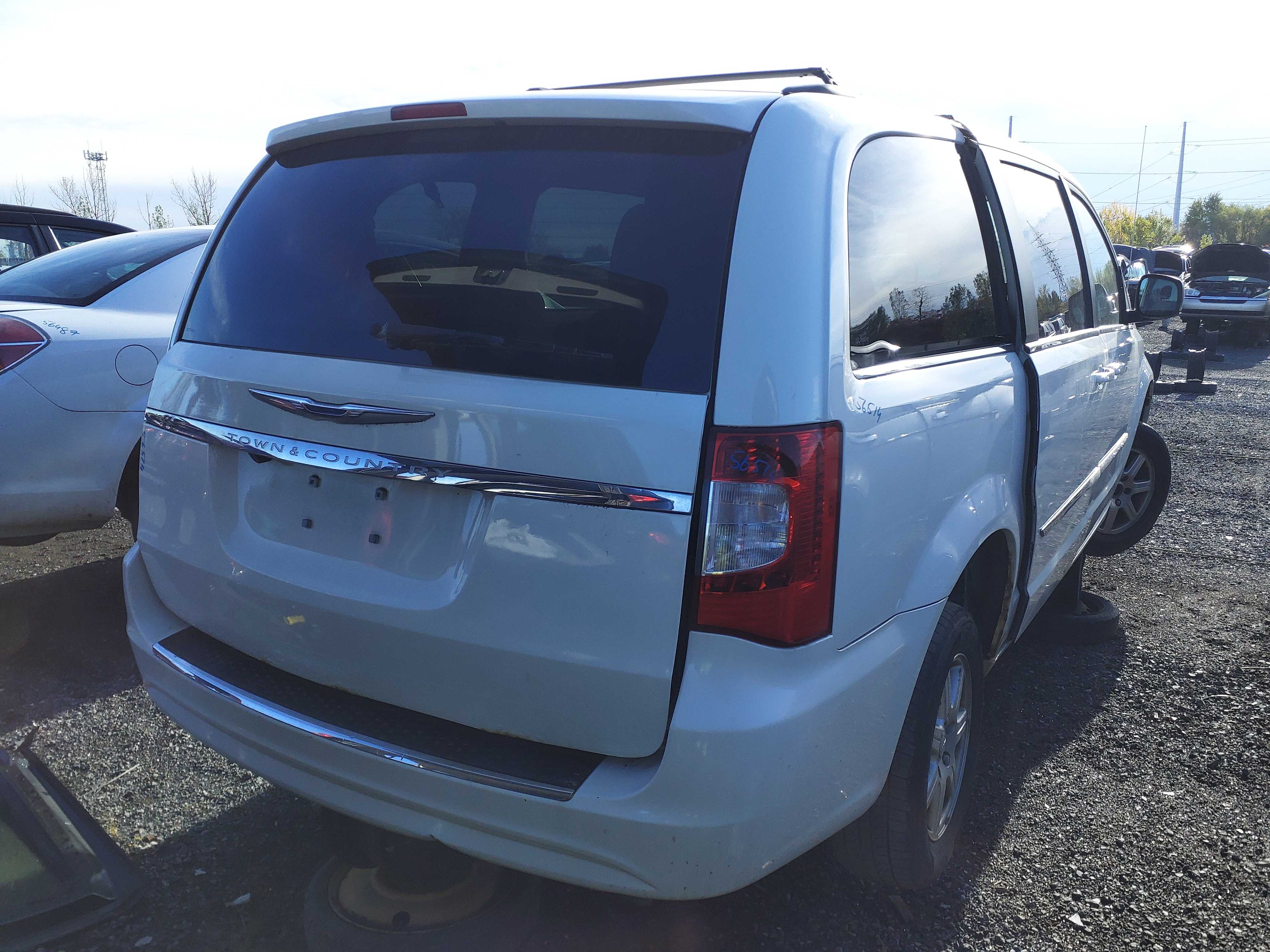 CHRYSLER TOWN & COUNTRY 2012