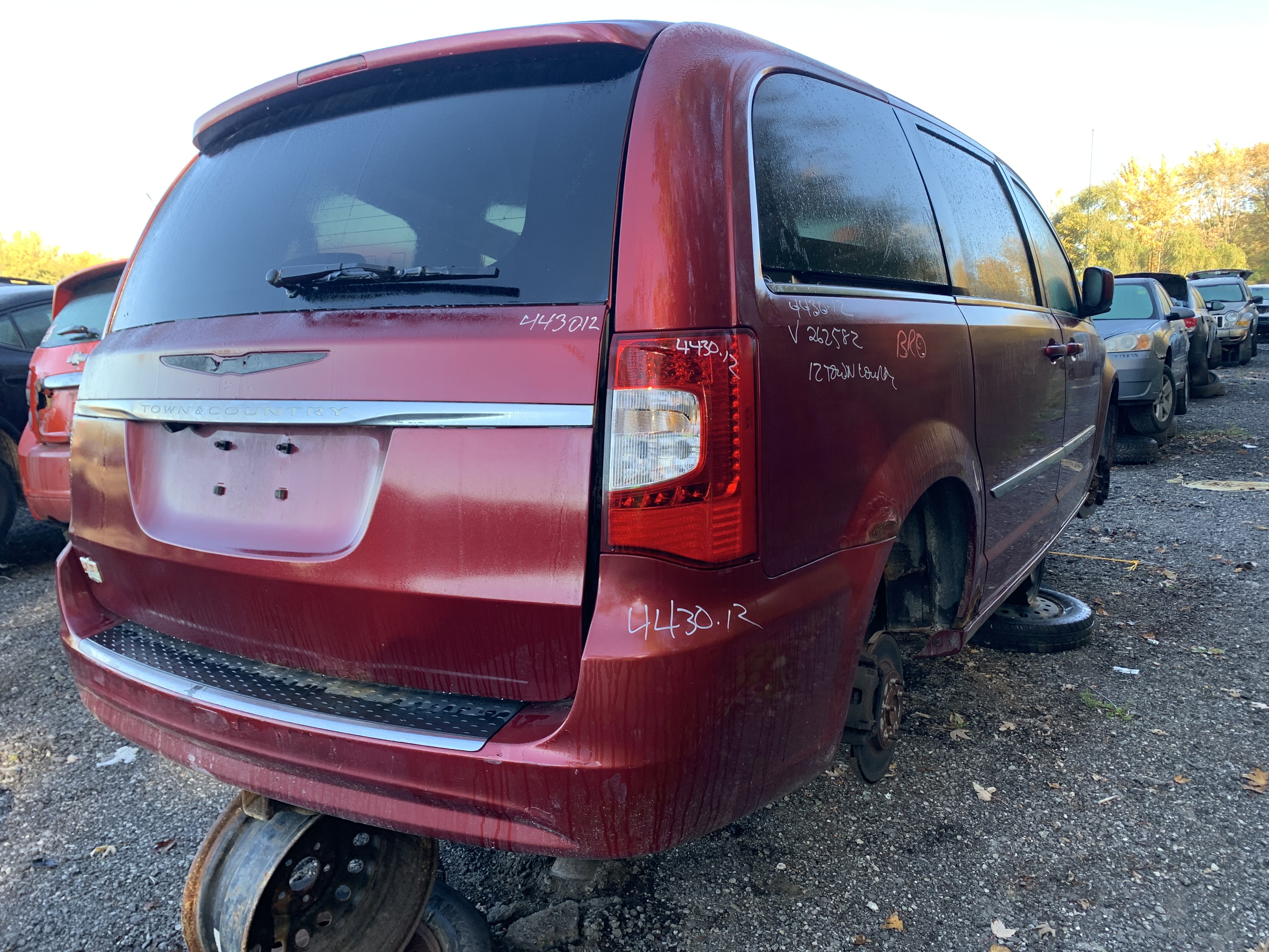 CHRYSLER TOWN &amp; COUNTRY 2012