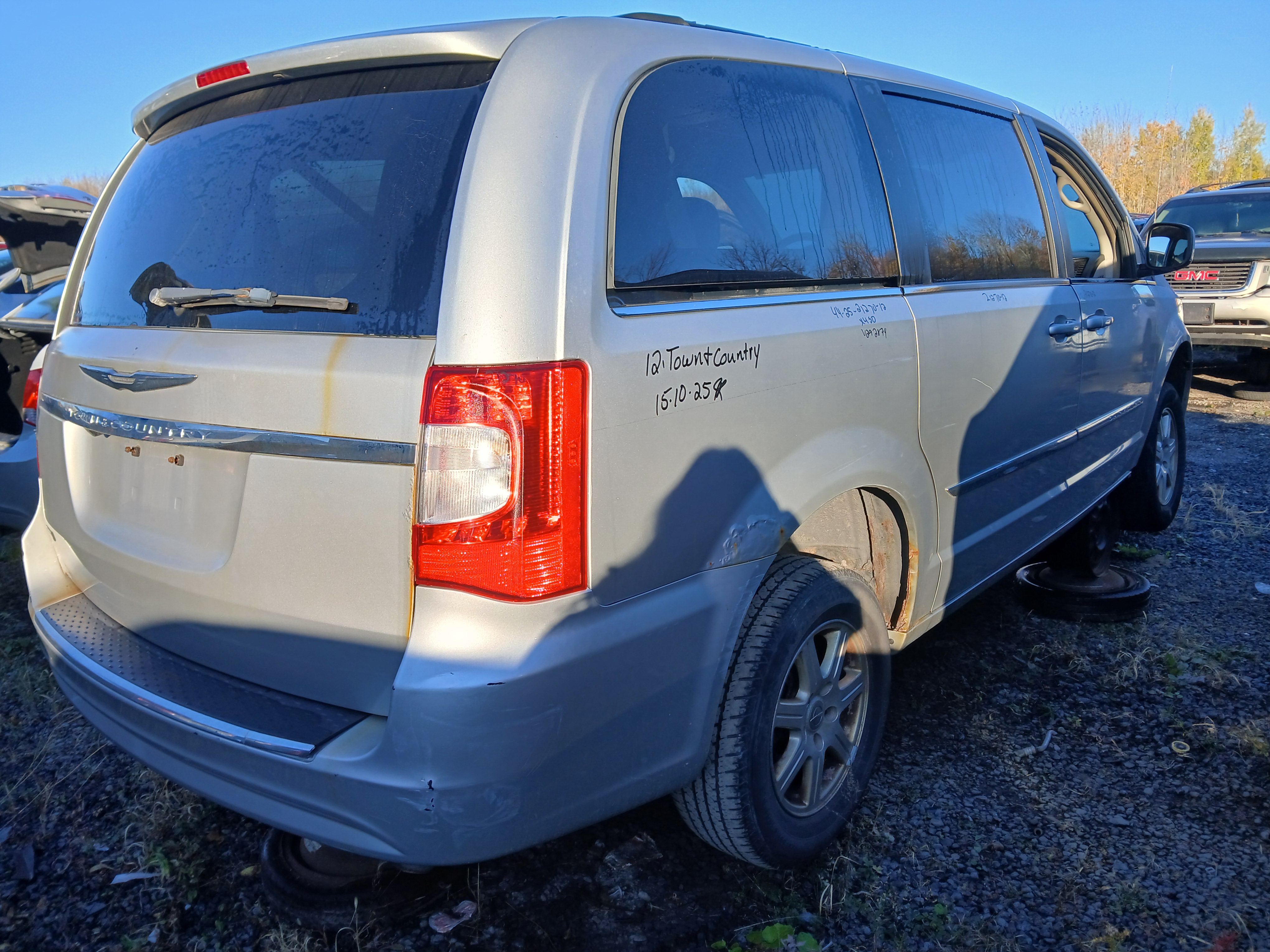 CHRYSLER TOWN &amp; COUNTRY 2012