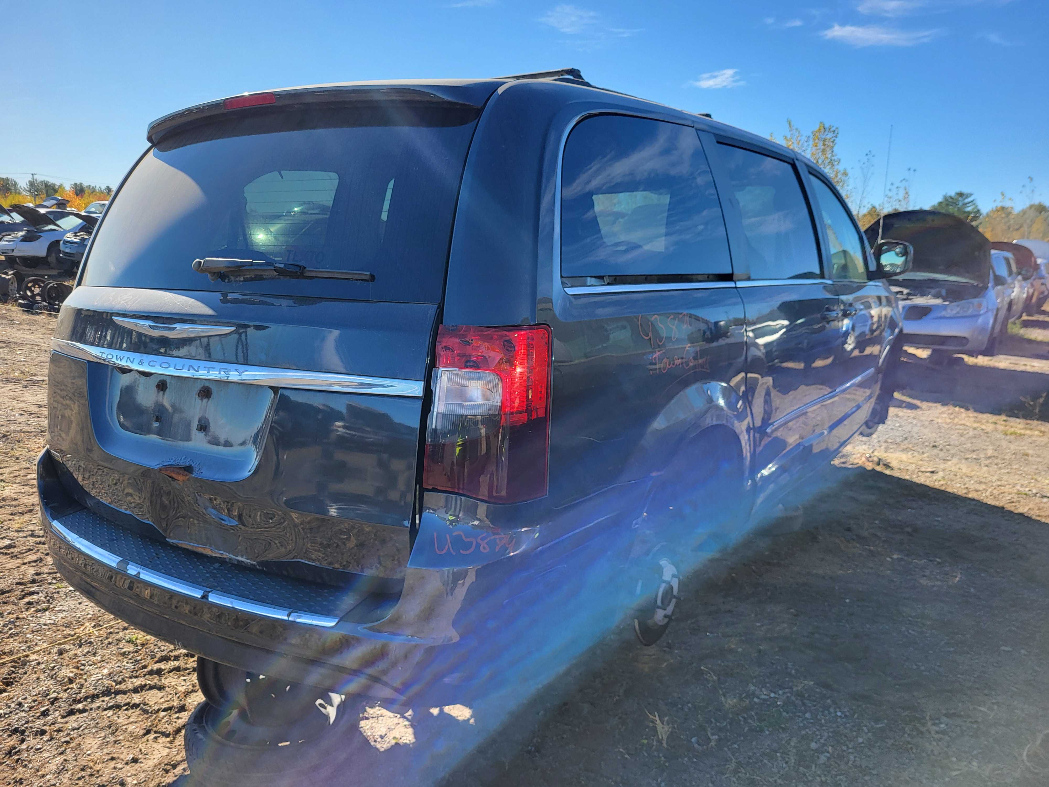 CHRYSLER TOWN &amp; COUNTRY 2012