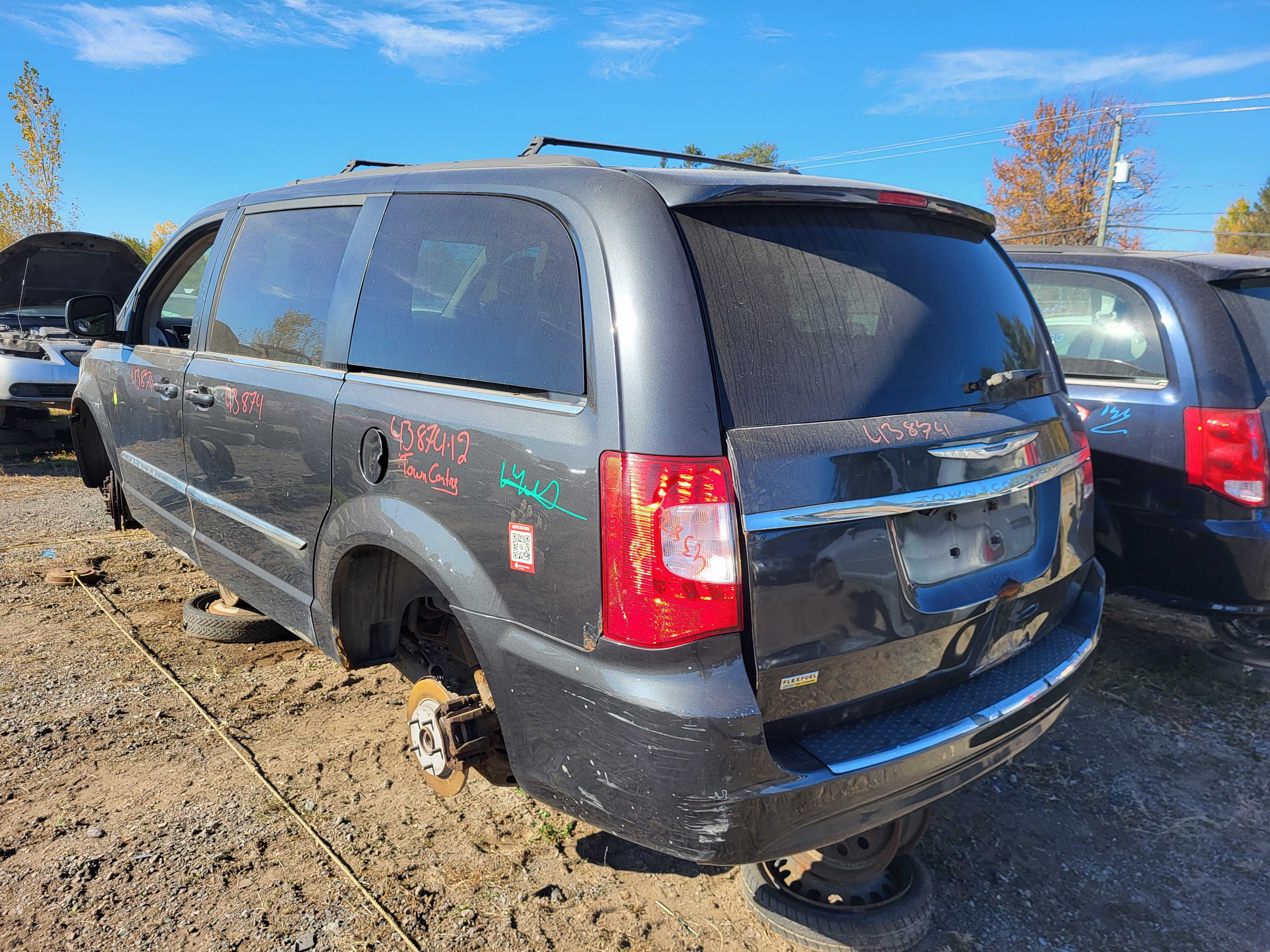 CHRYSLER TOWN &amp; COUNTRY 2012