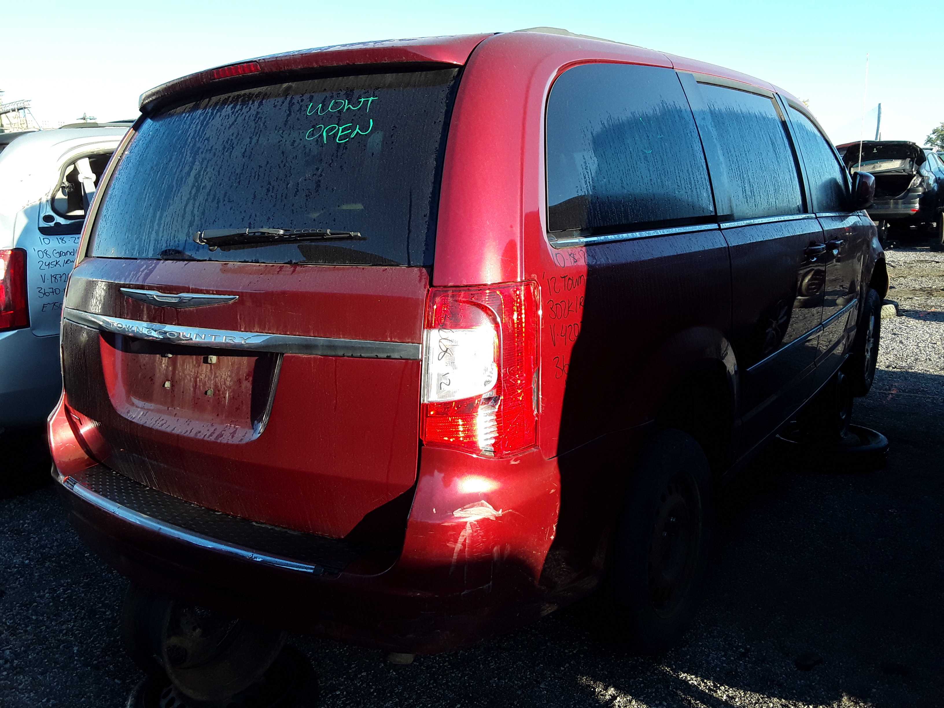 CHRYSLER TOWN &amp; COUNTRY 2012