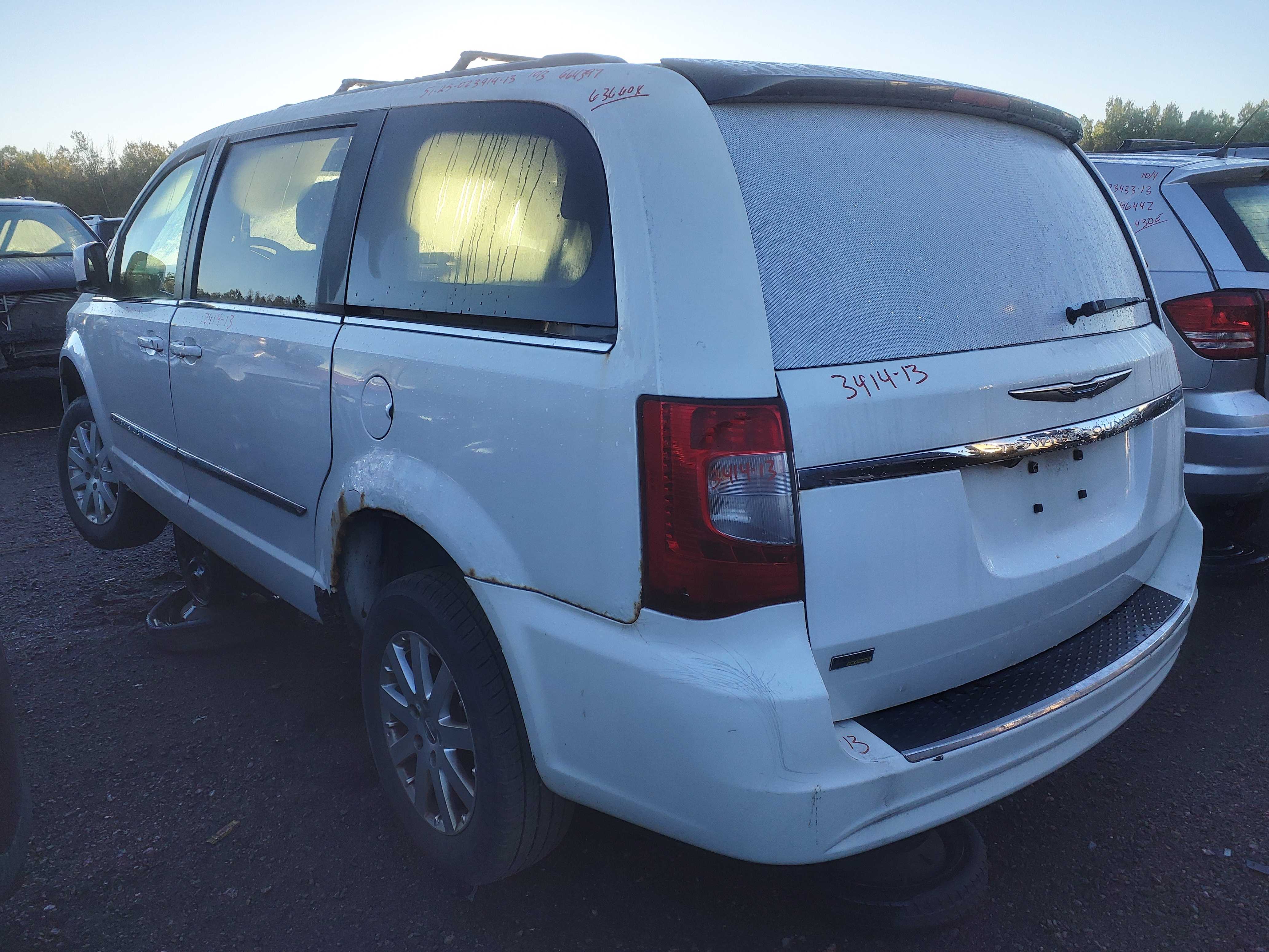 CHRYSLER TOWN &amp; COUNTRY 2013