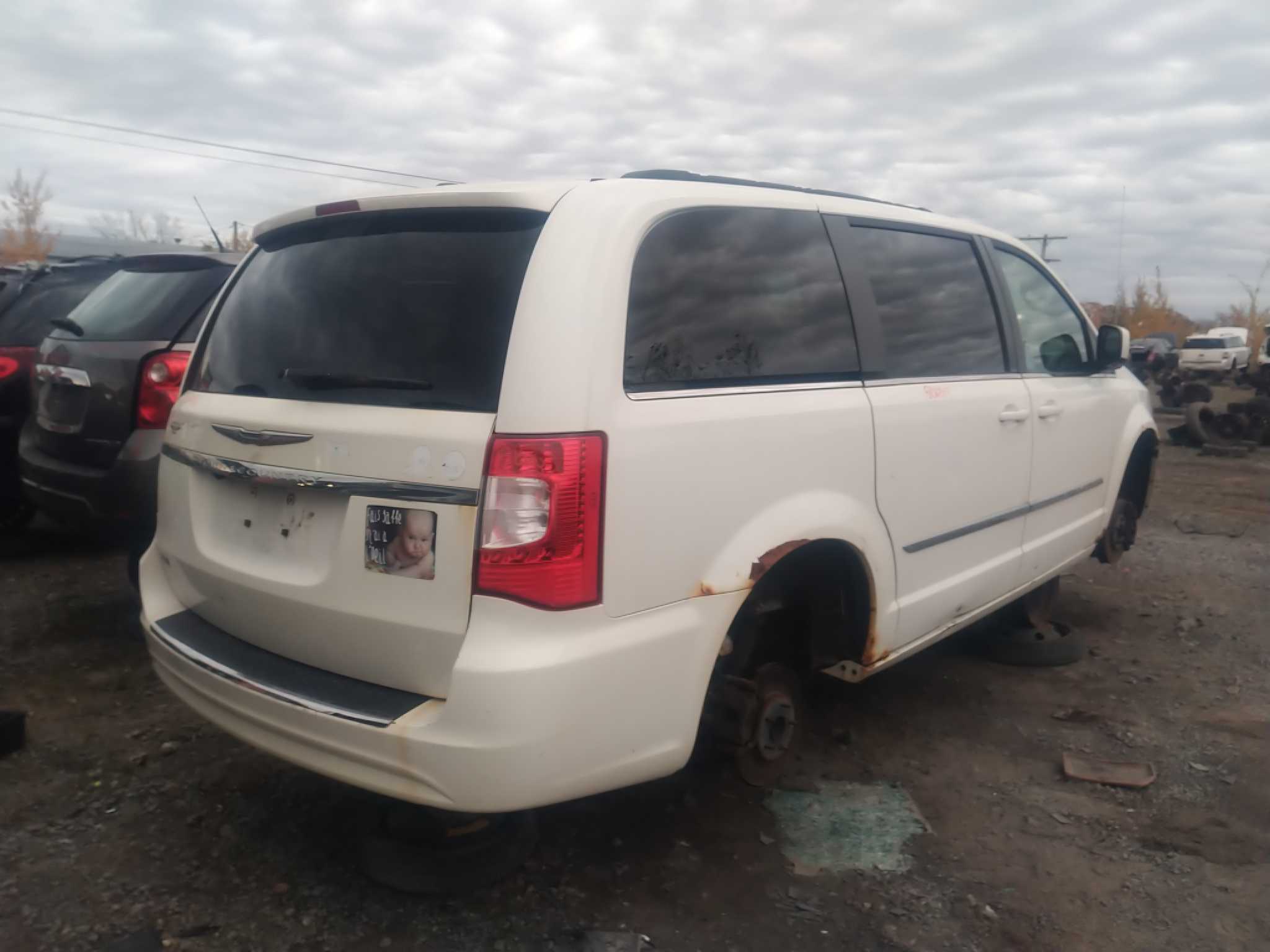 CHRYSLER TOWN &amp; COUNTRY 2013