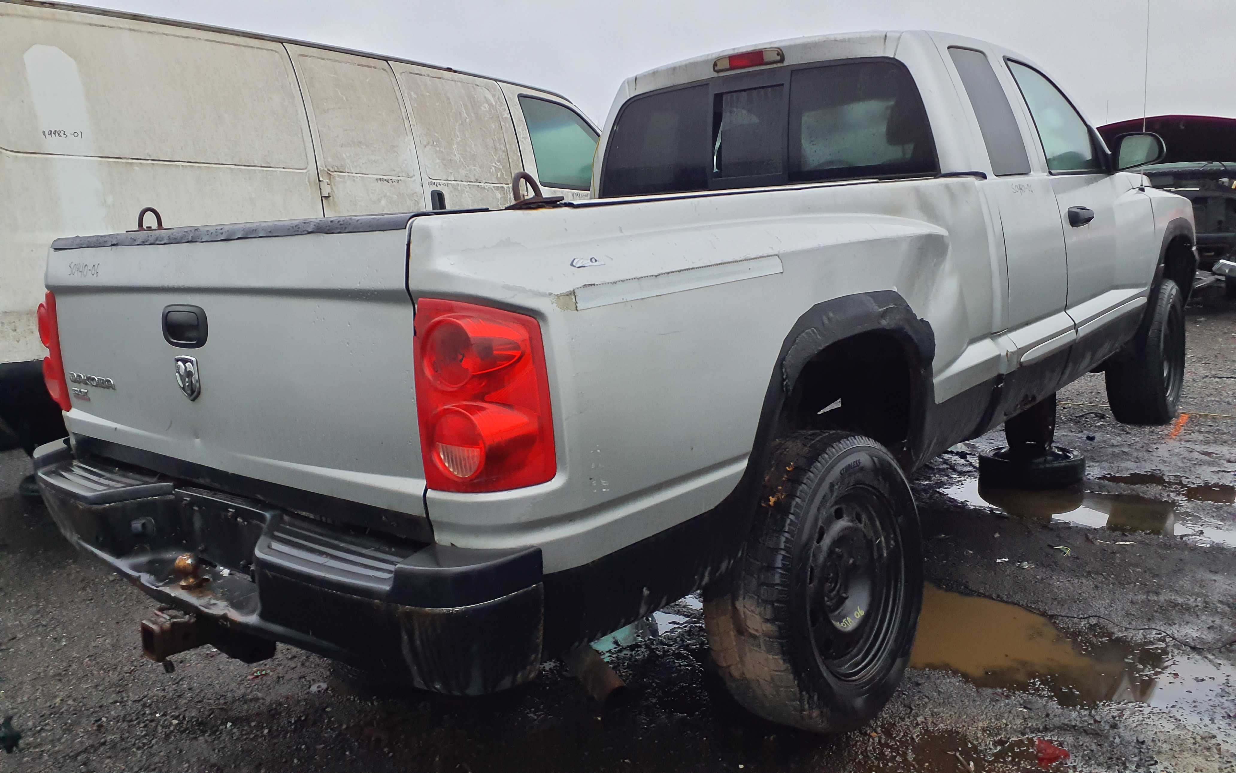 DODGE DAKOTA 2006