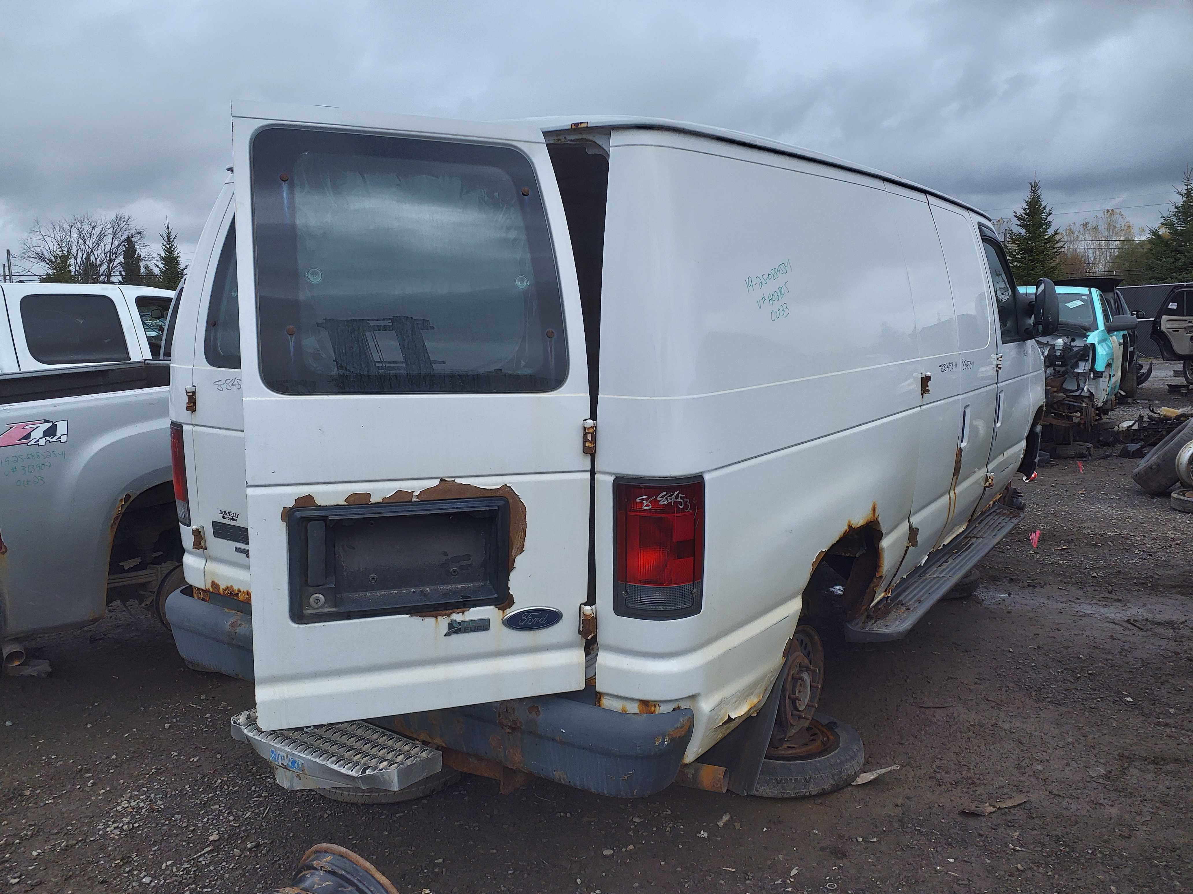FORD ECONOLINE 2011