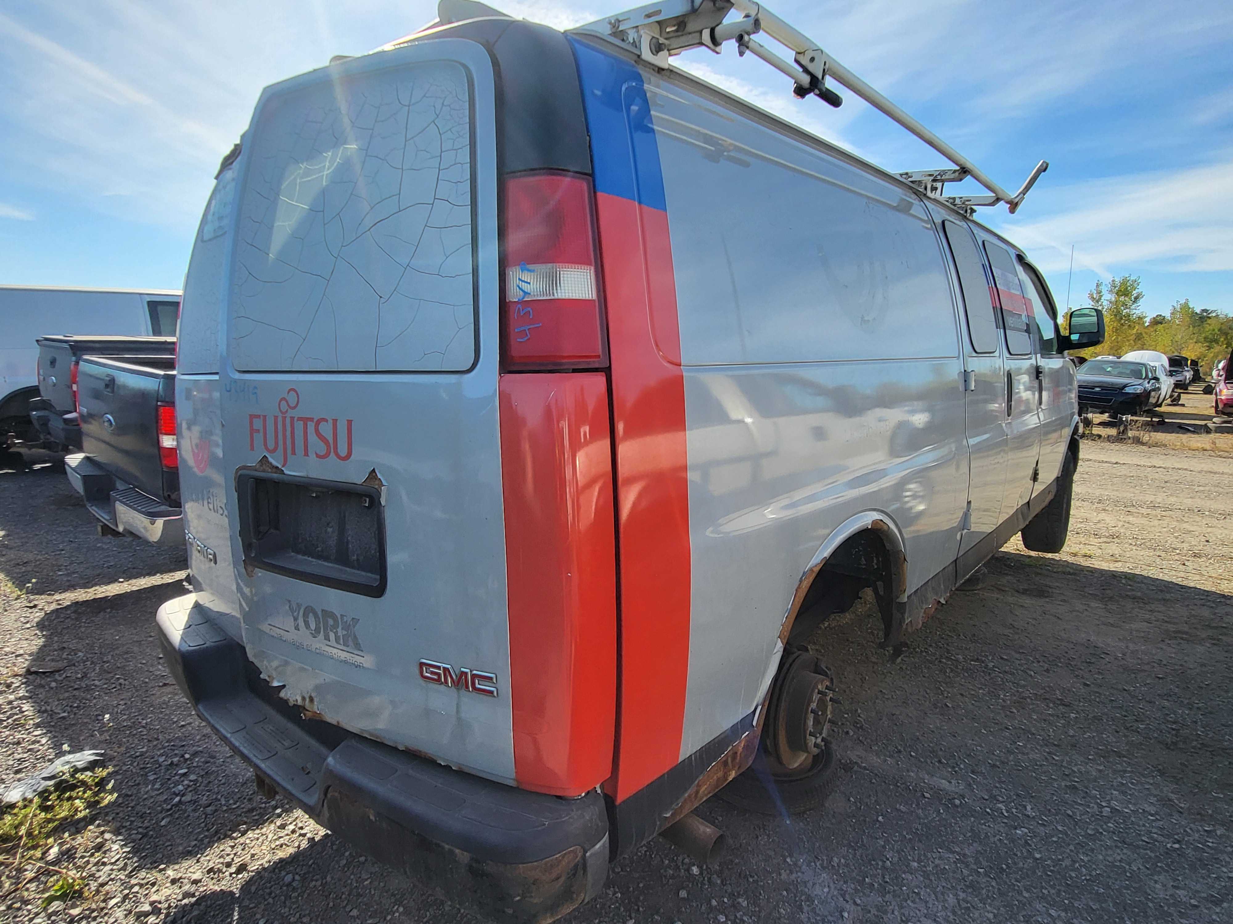 GMC SAVANA CARGO 2011