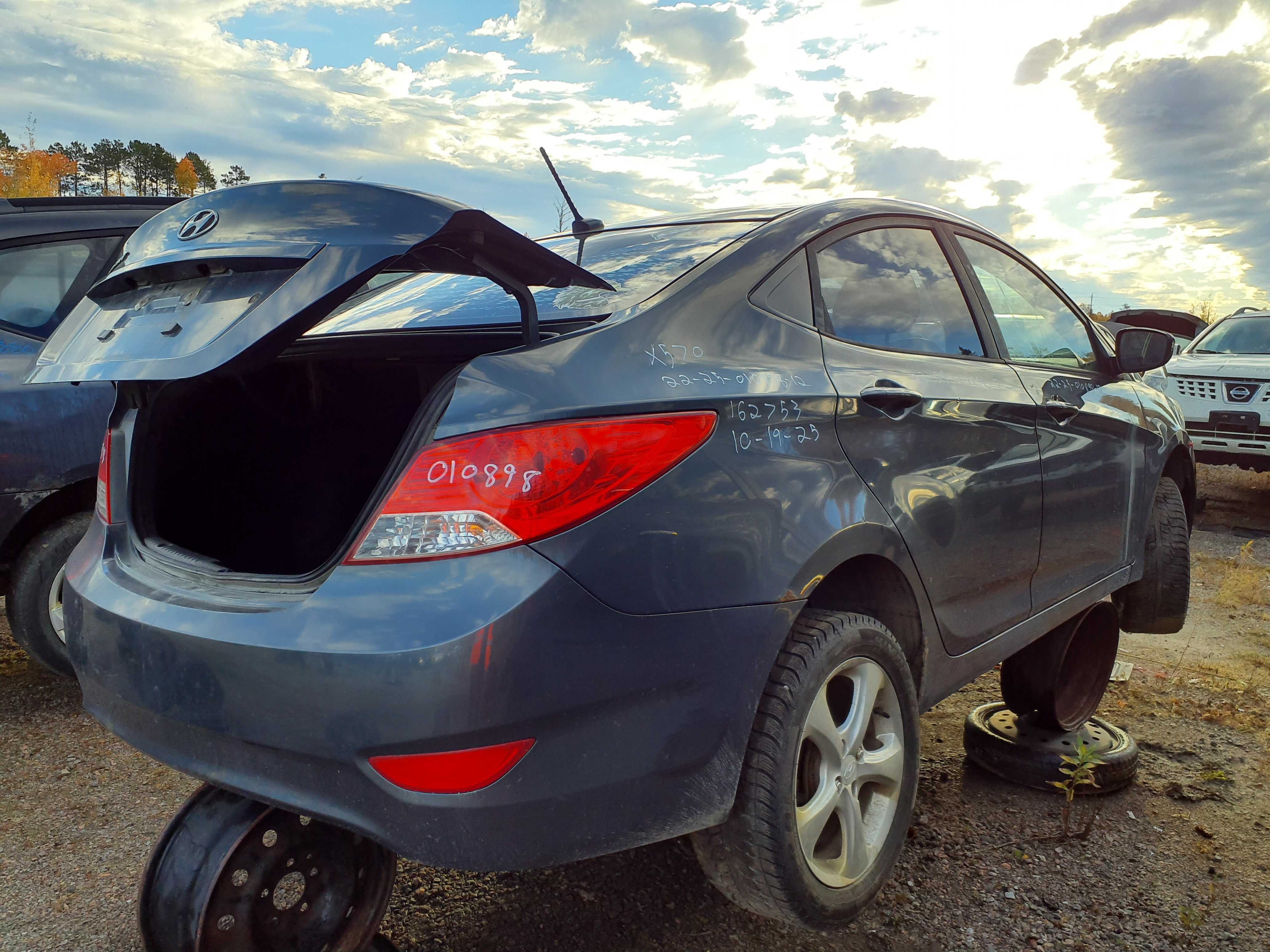 HYUNDAI ACCENT 2012