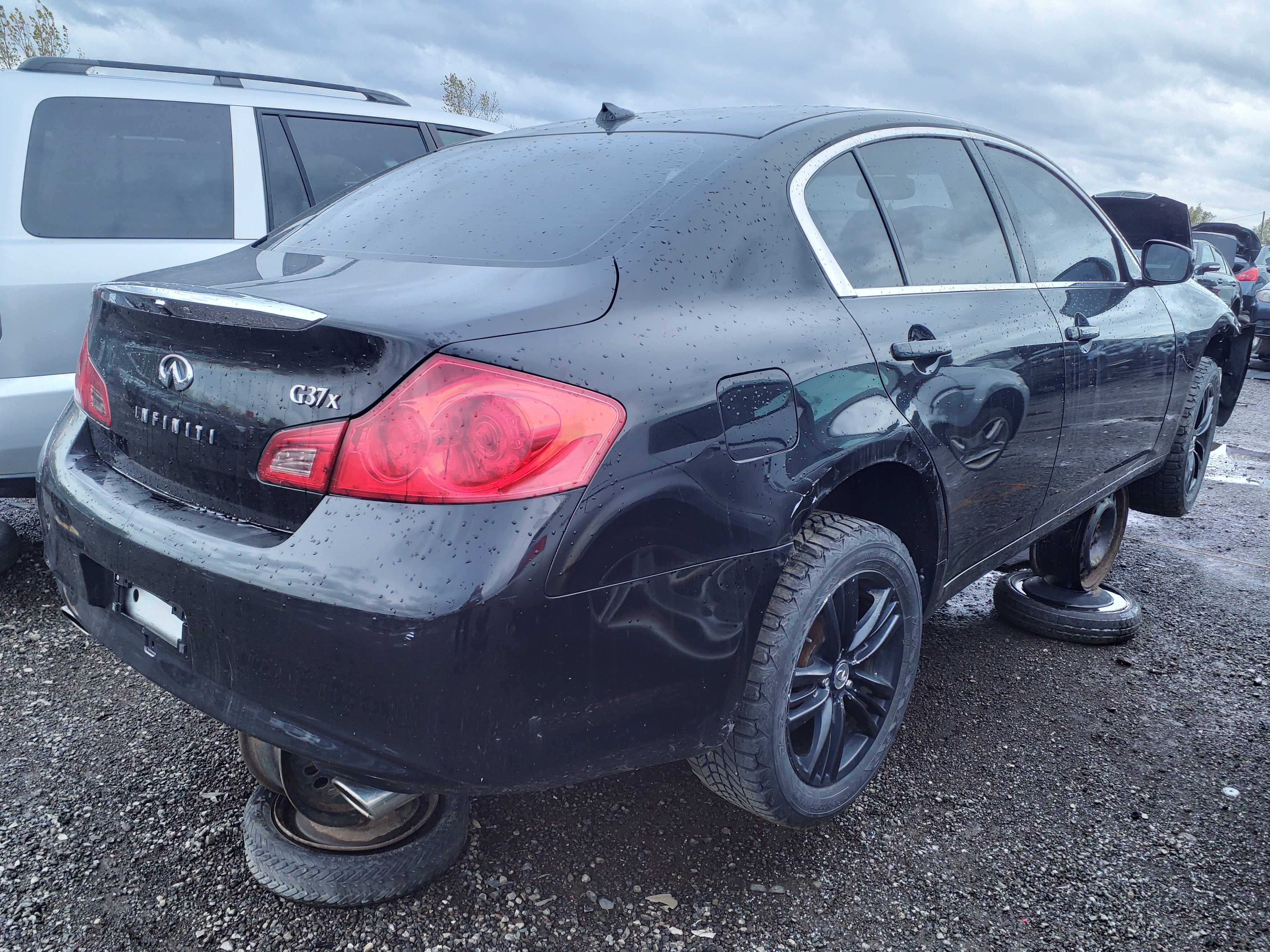 INFINITI G37 SEDAN 2011