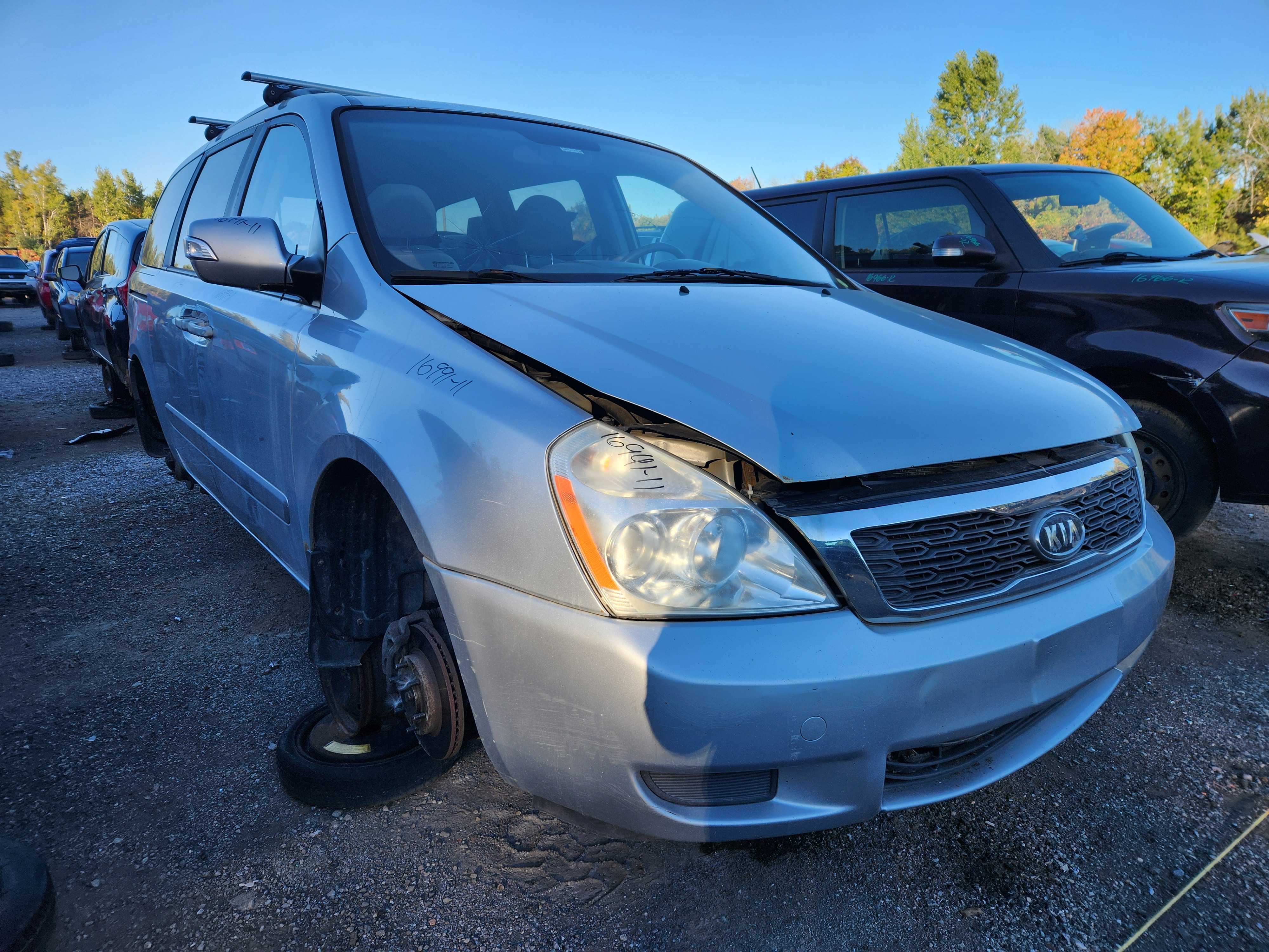 KIA SEDONA 2011