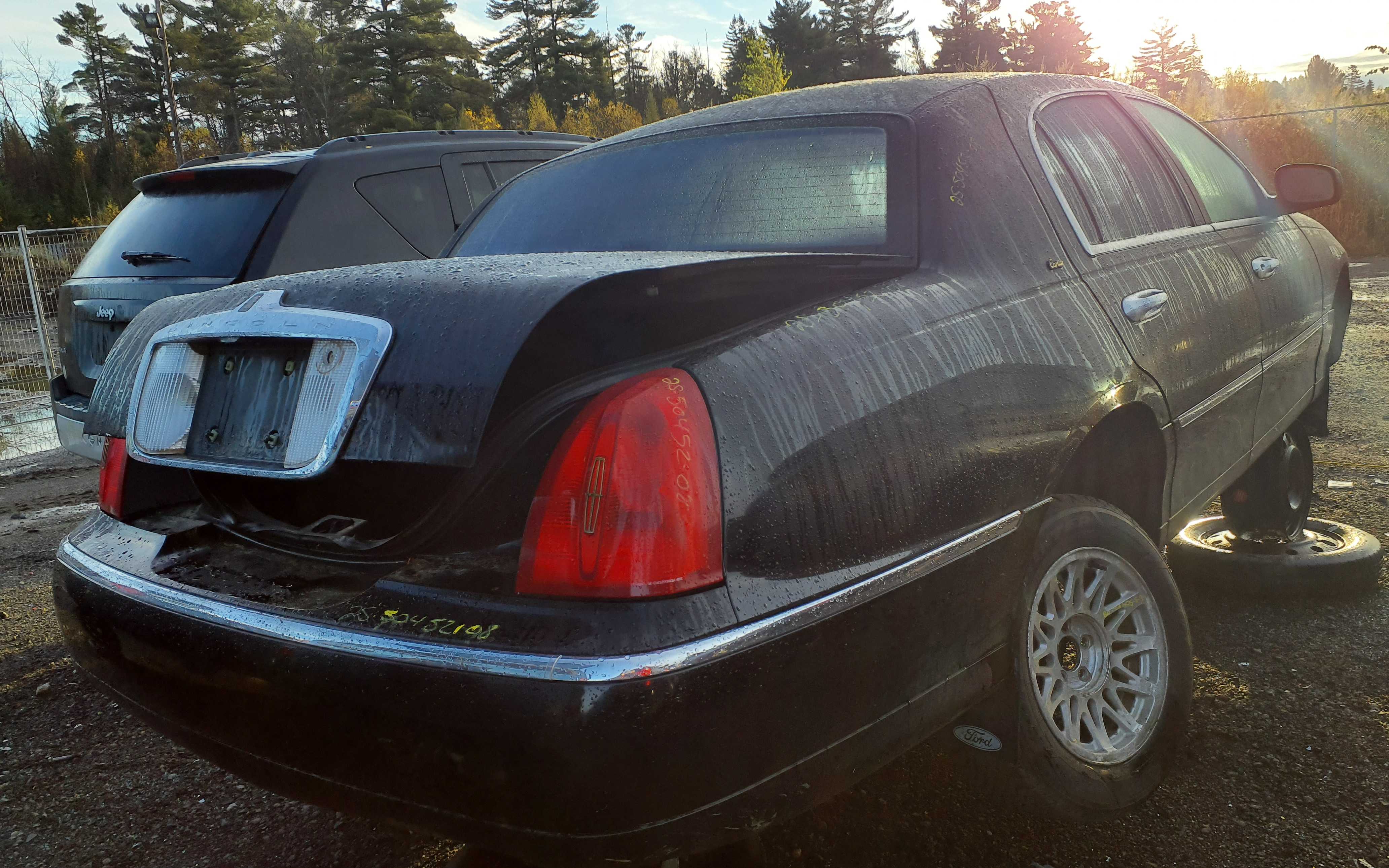 LINCOLN TOWN CAR 1998