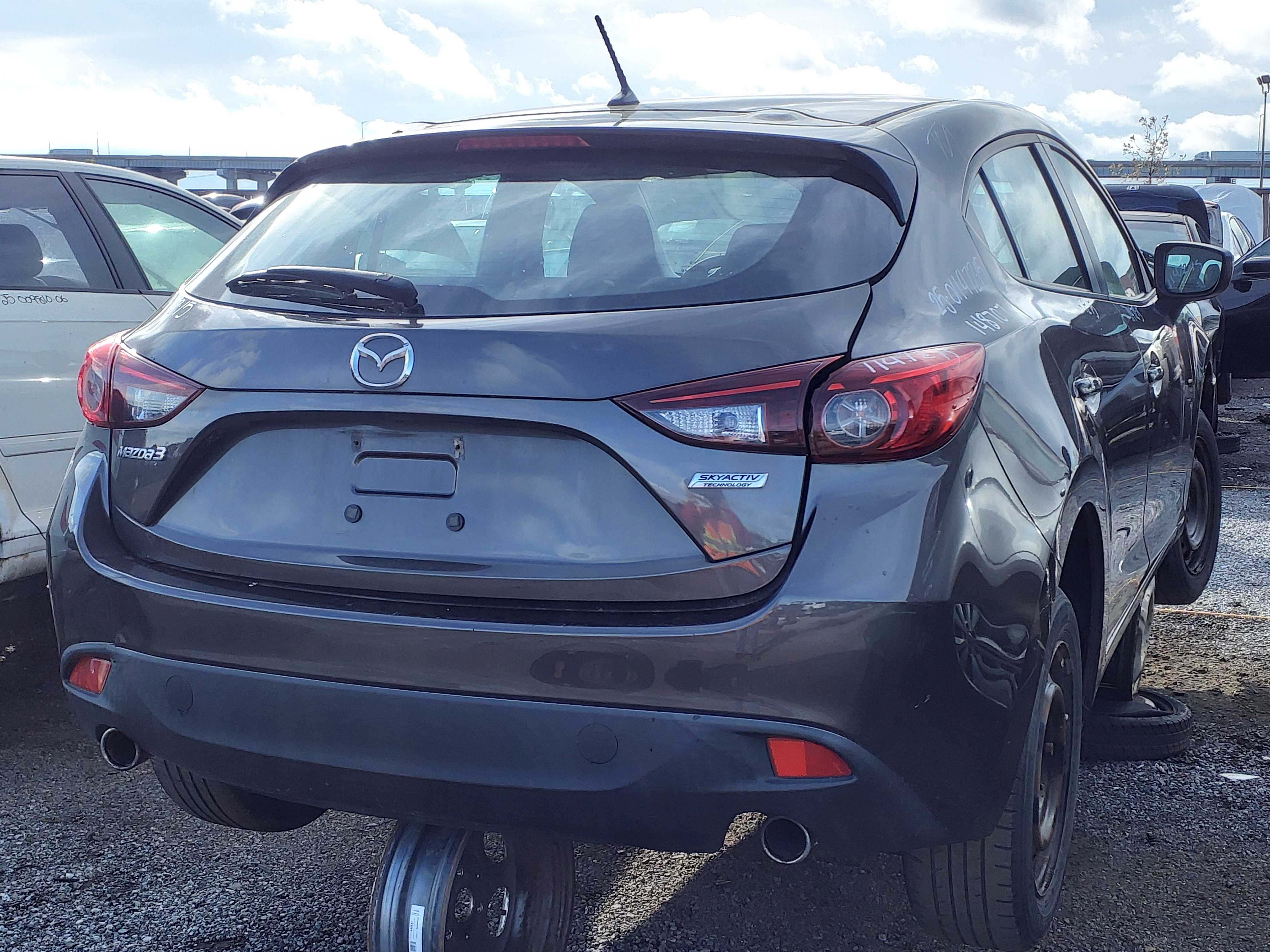 MAZDA MAZDA3 2015