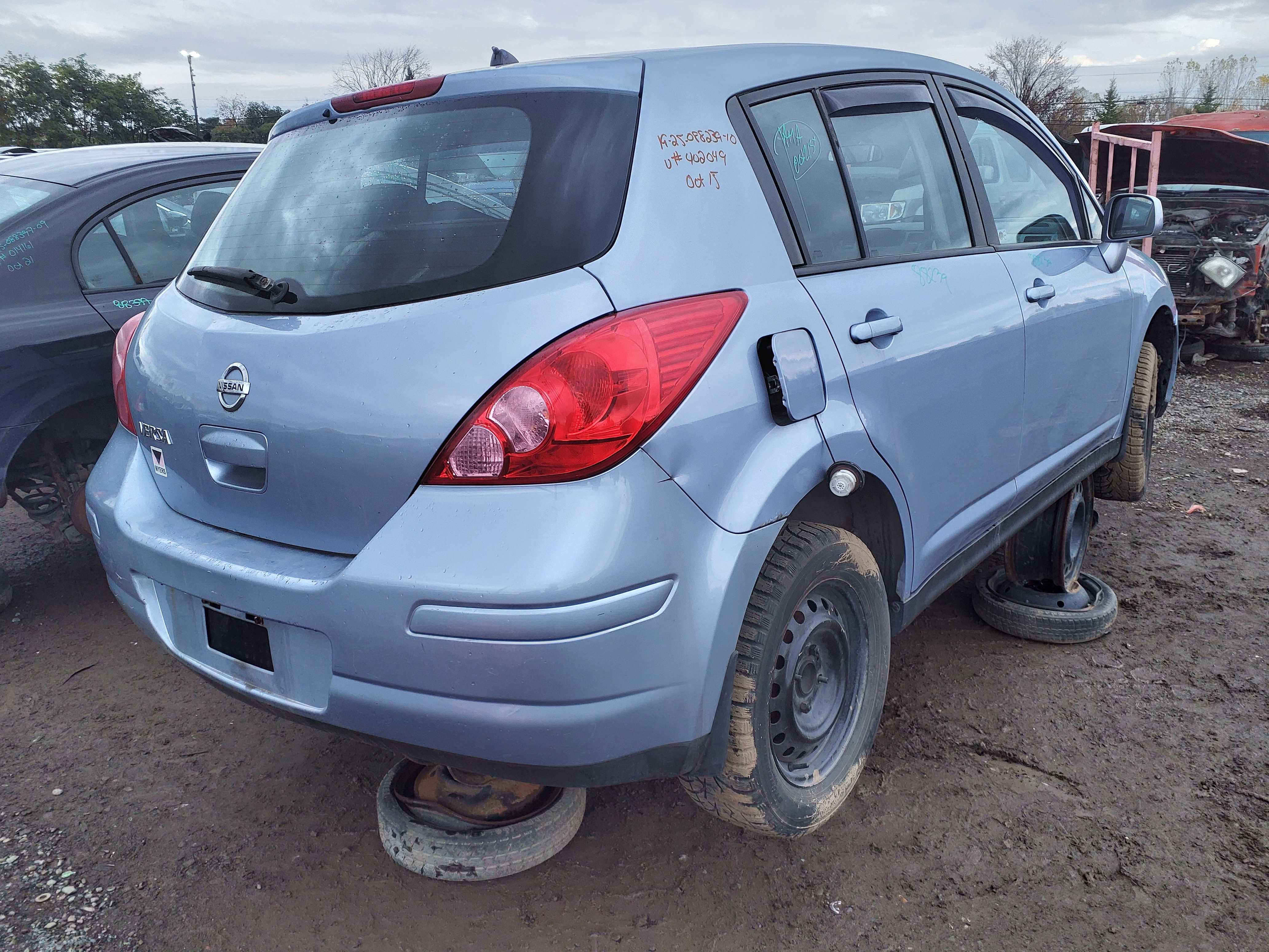 NISSAN VERSA 2010