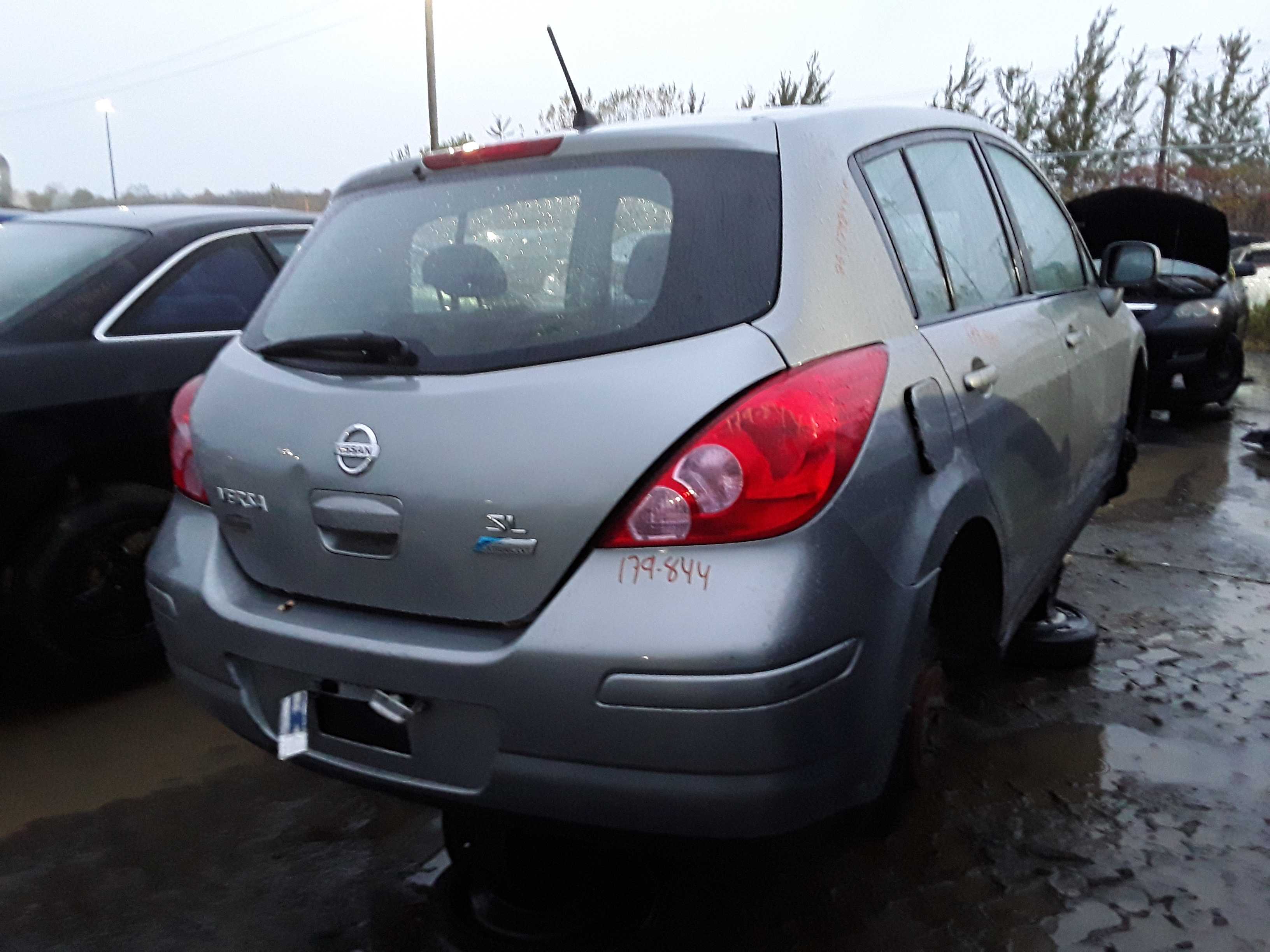 NISSAN VERSA 2010