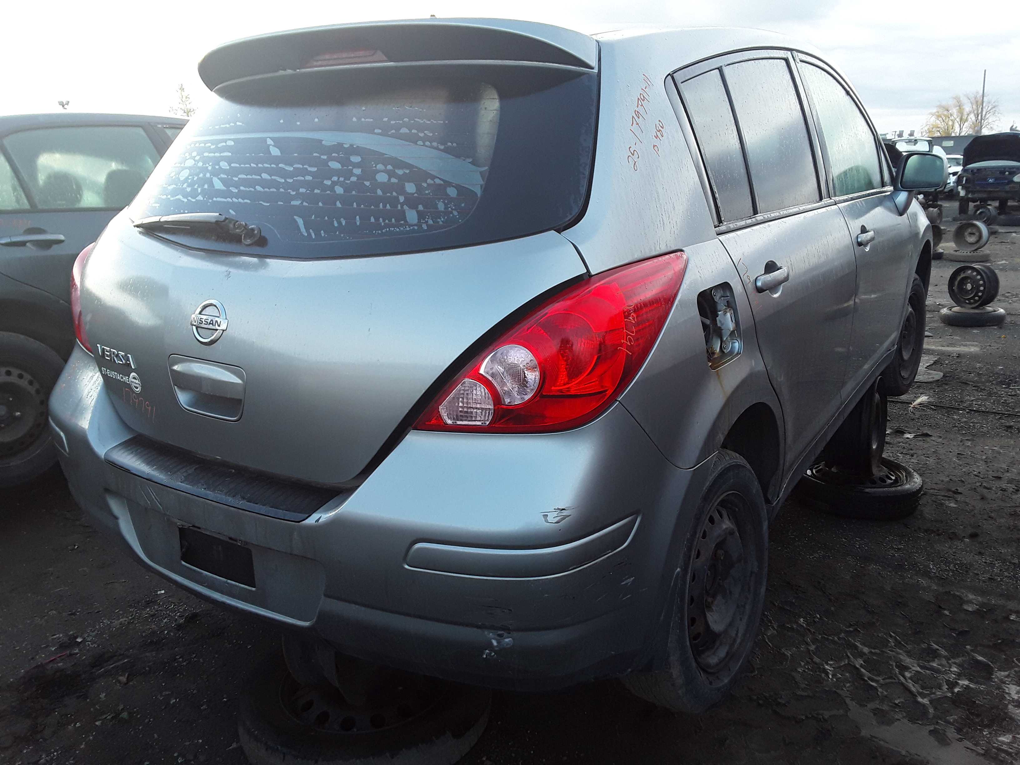 NISSAN VERSA 2011