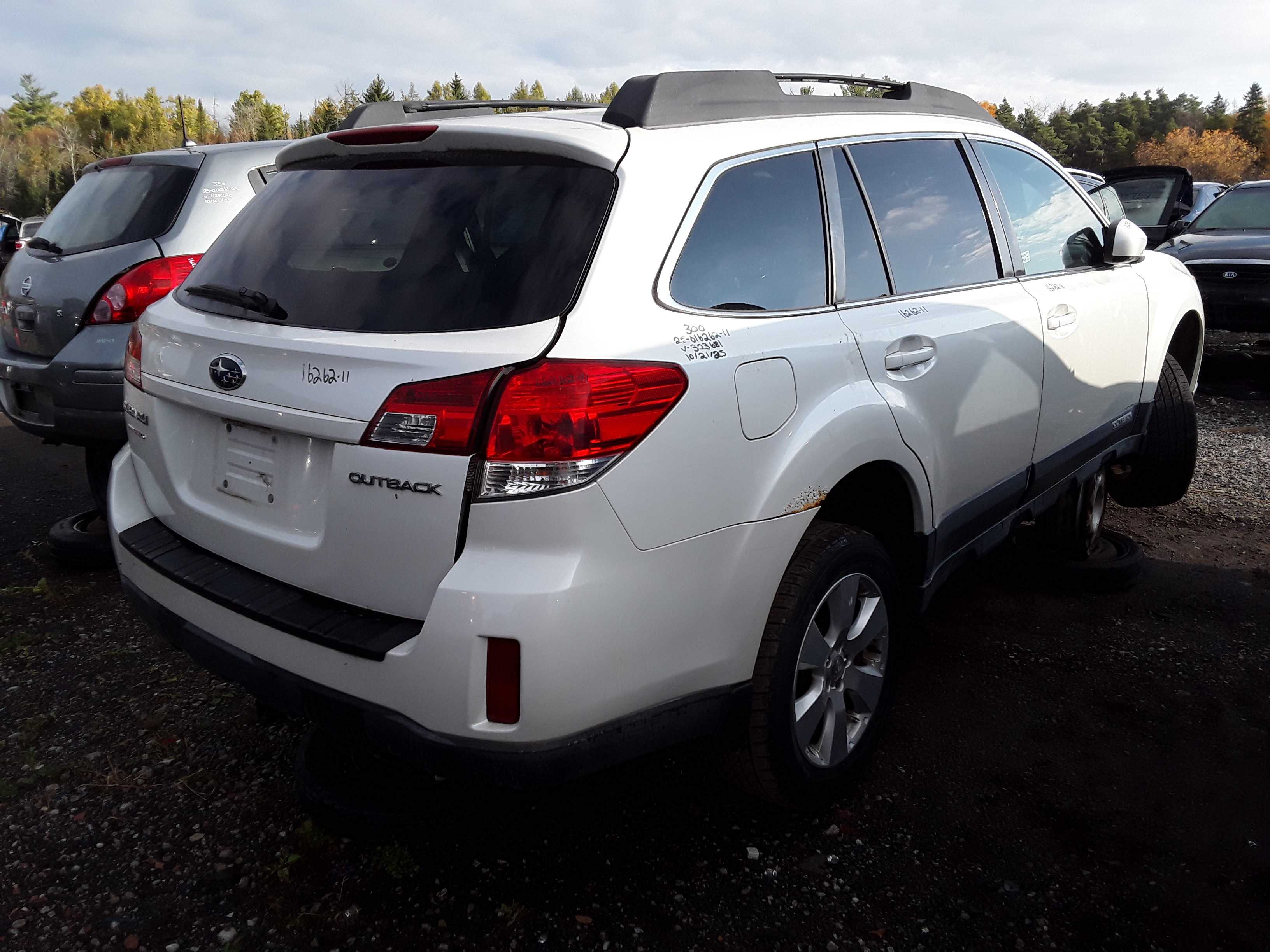 SUBARU OUTBACK 2011