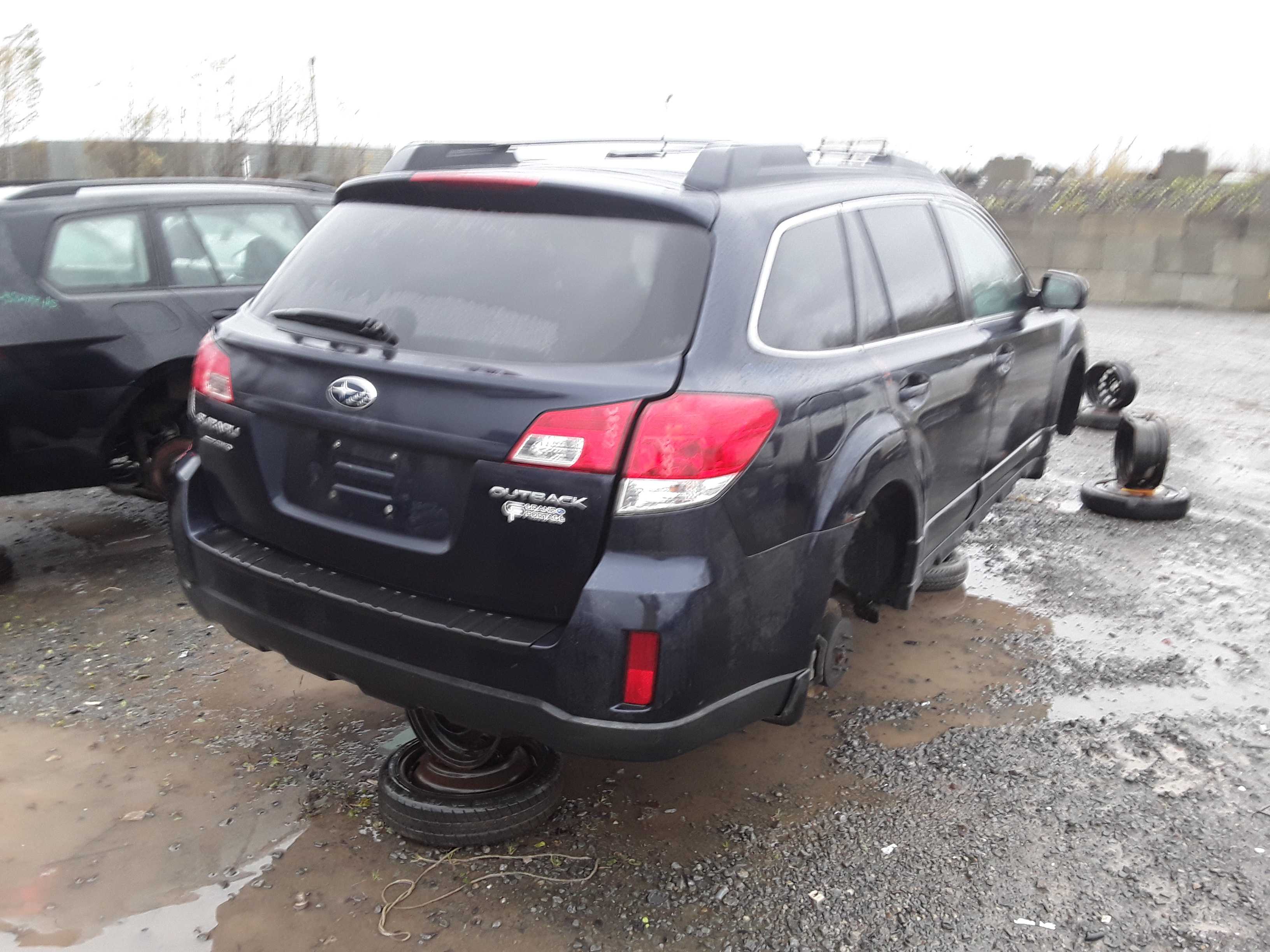 SUBARU OUTBACK 2012