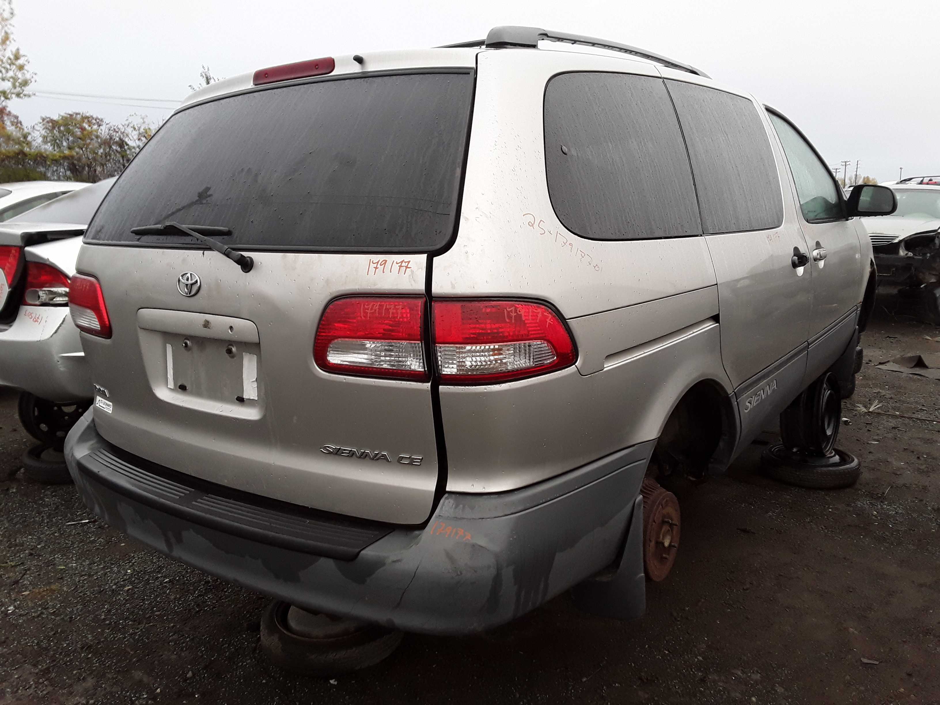 TOYOTA SIENNA 2001