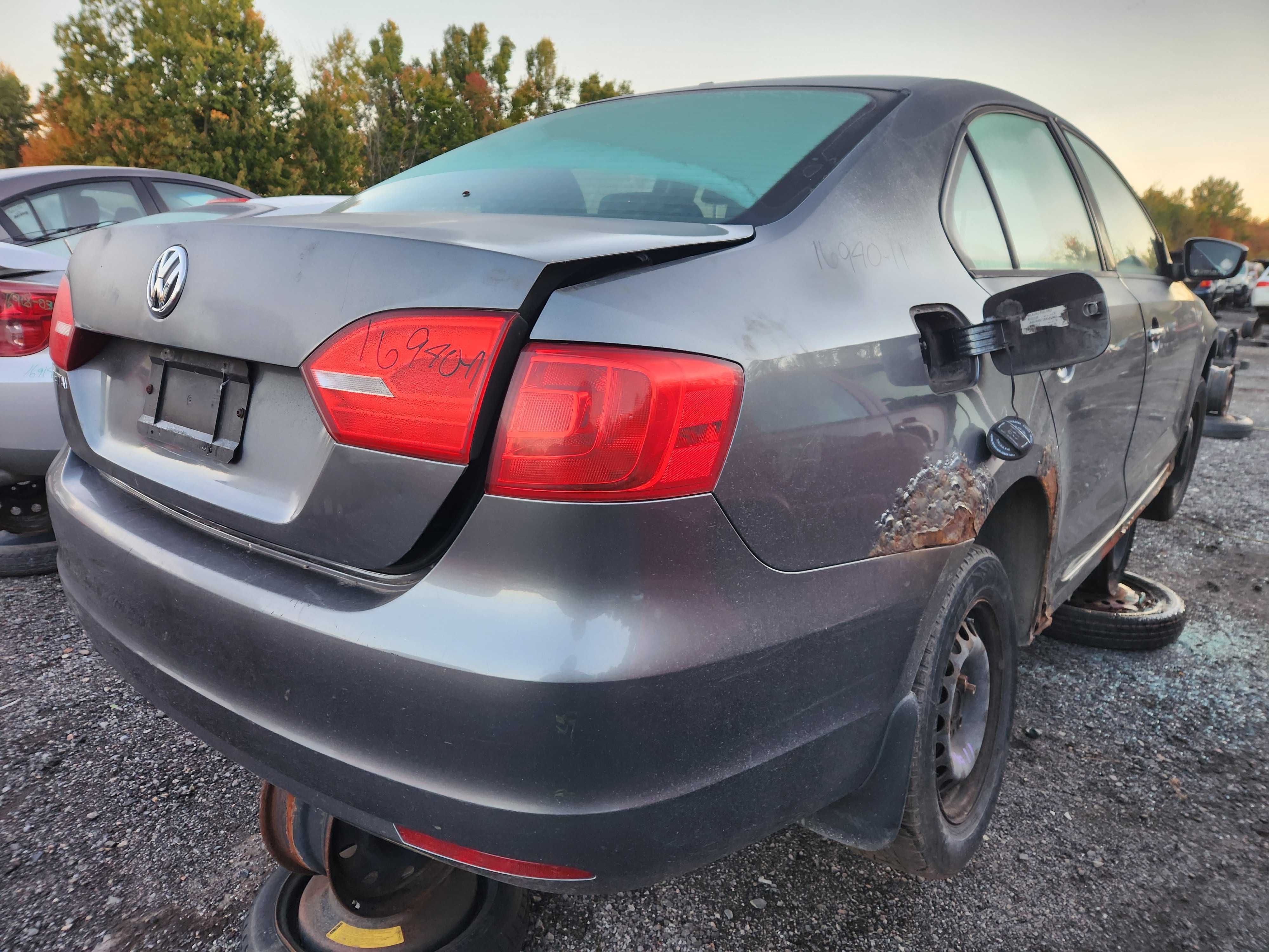 VOLKSWAGEN JETTA 2011
