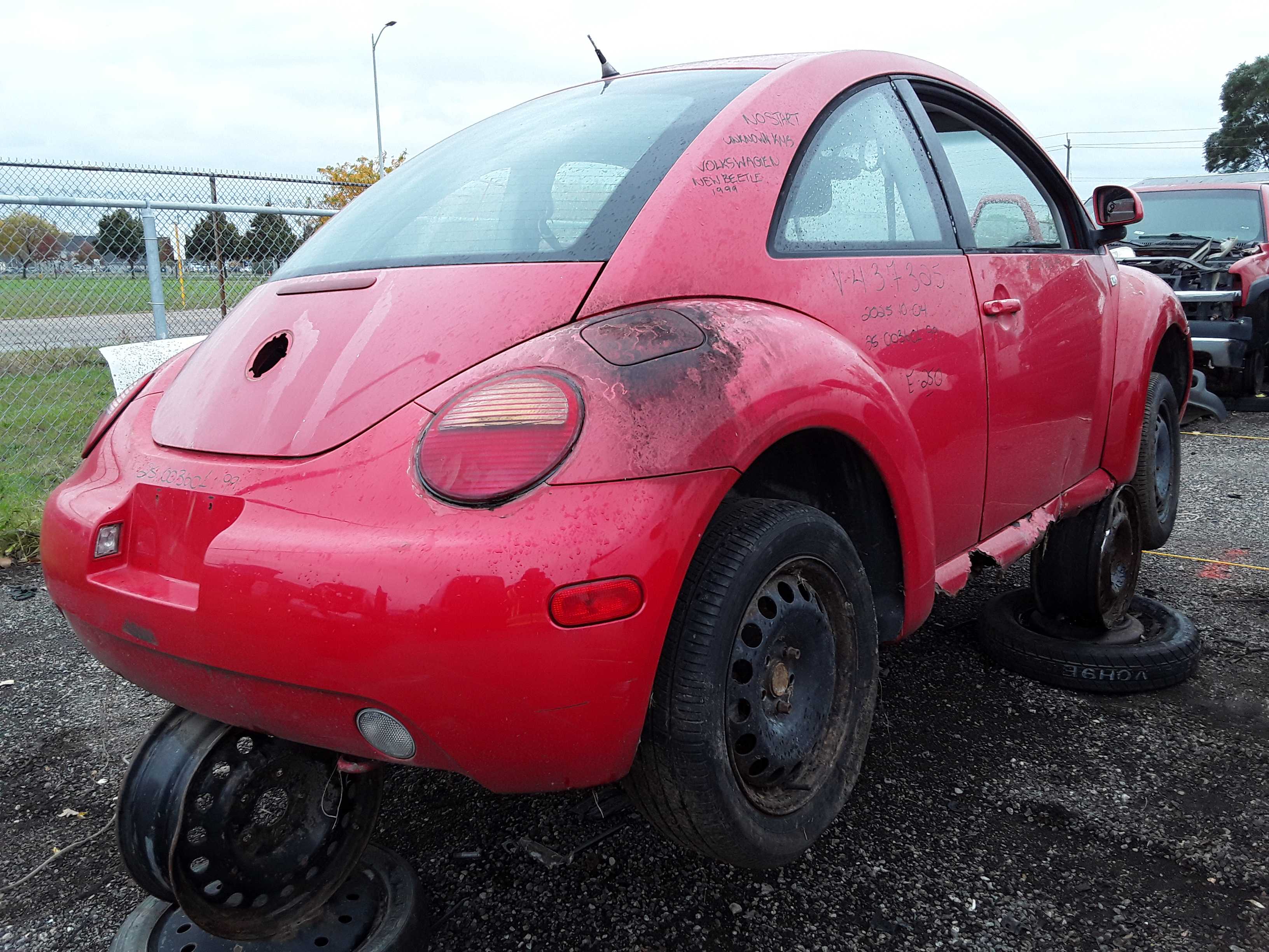 VOLKSWAGEN NEW BEETLE 1999