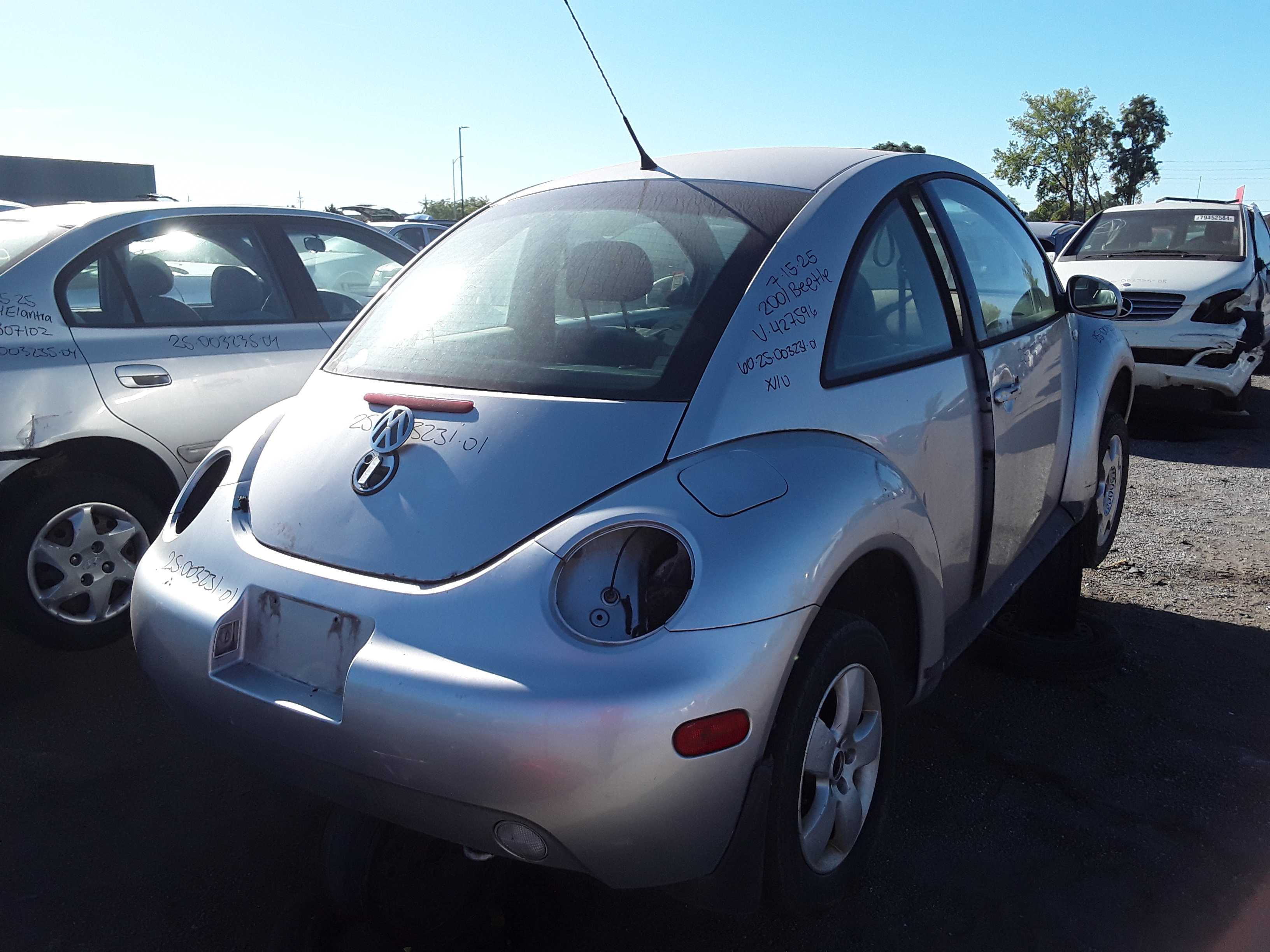 VOLKSWAGEN NEW BEETLE 2001