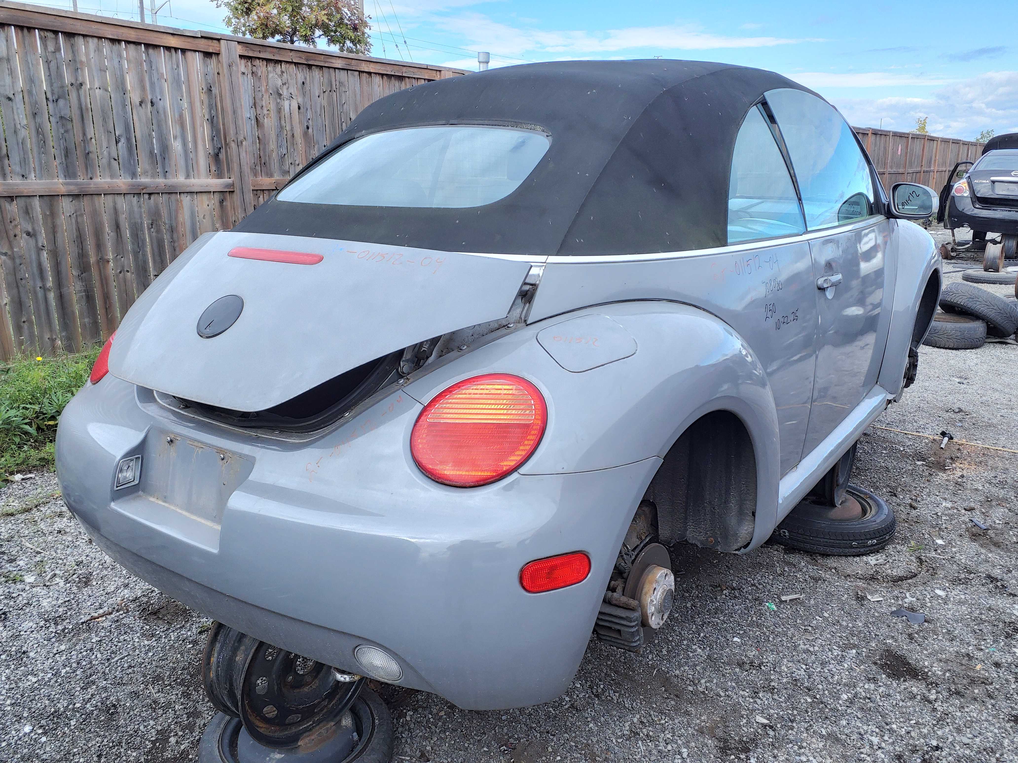 VOLKSWAGEN NEW BEETLE 2004