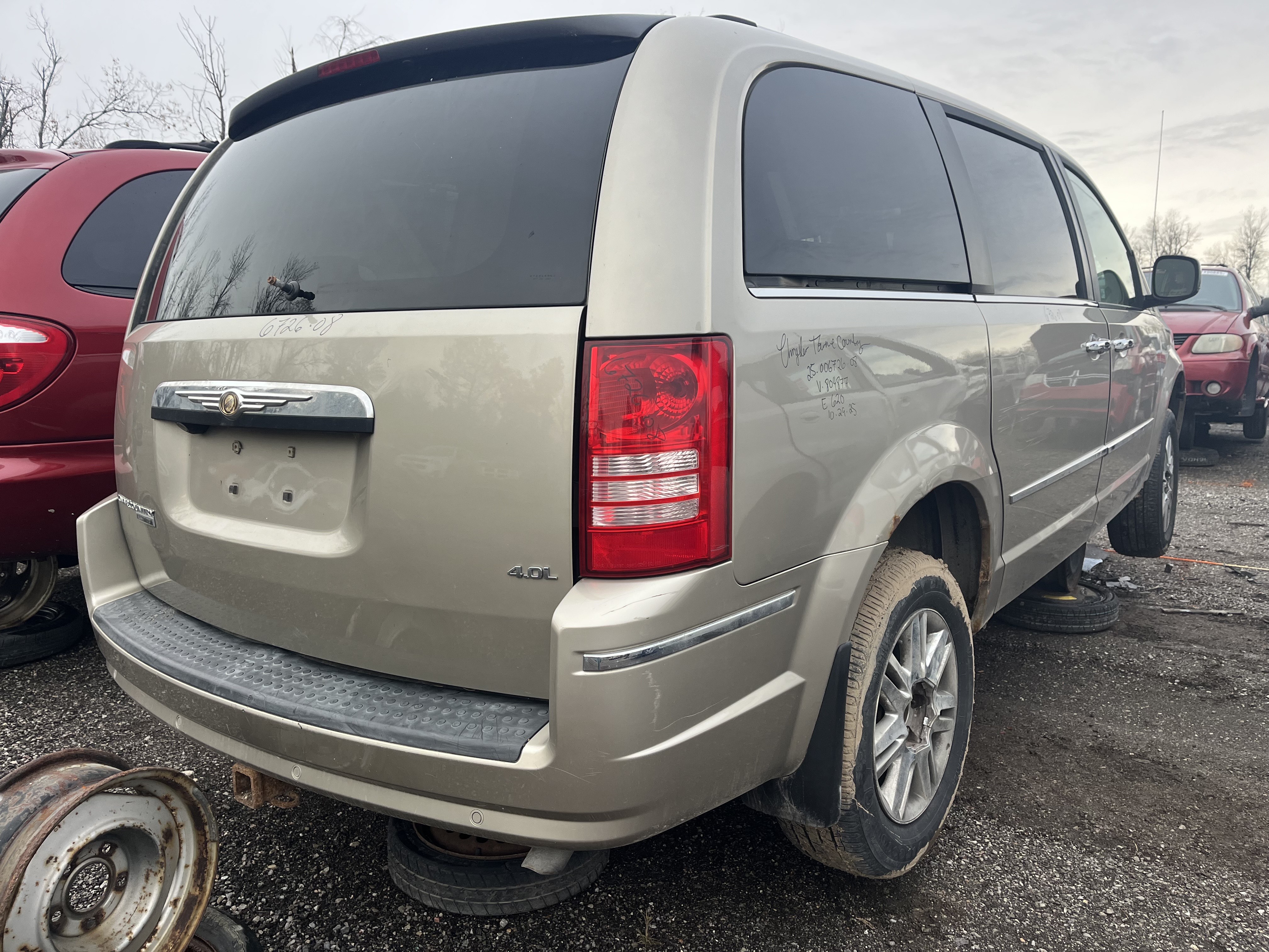 CHRYSLER TOWN & COUNTRY 2008