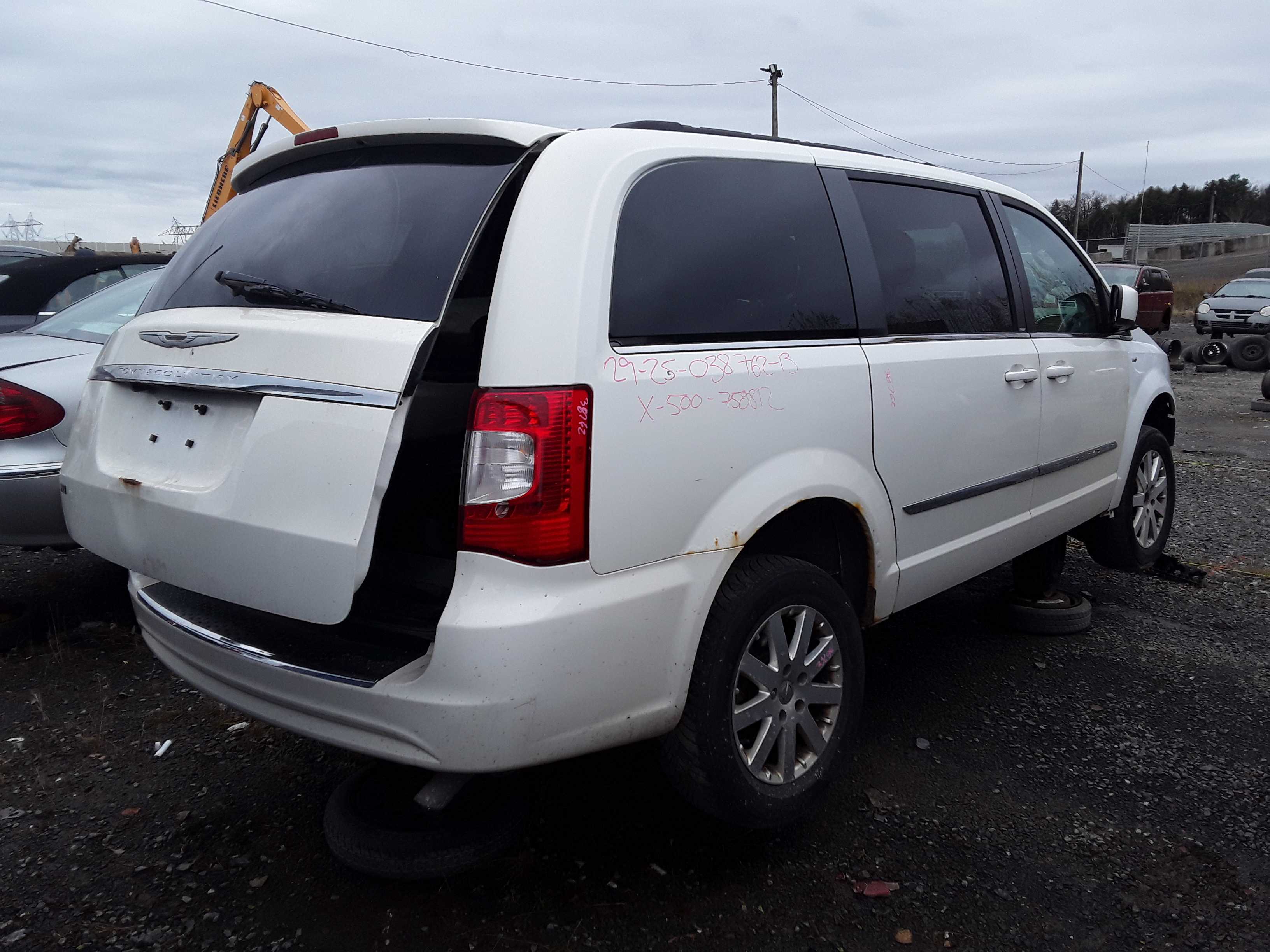 CHRYSLER TOWN & COUNTRY 2013