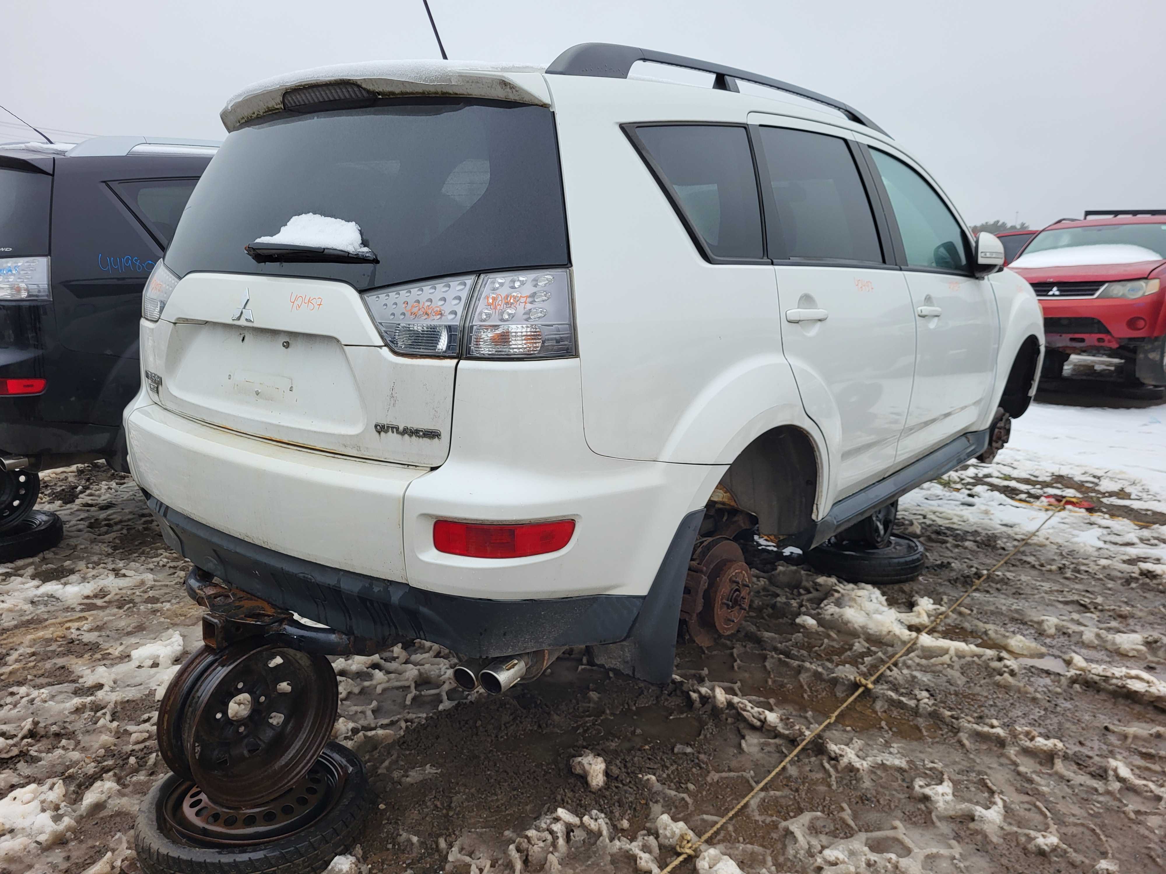 MITSUBISHI OUTLANDER 2011