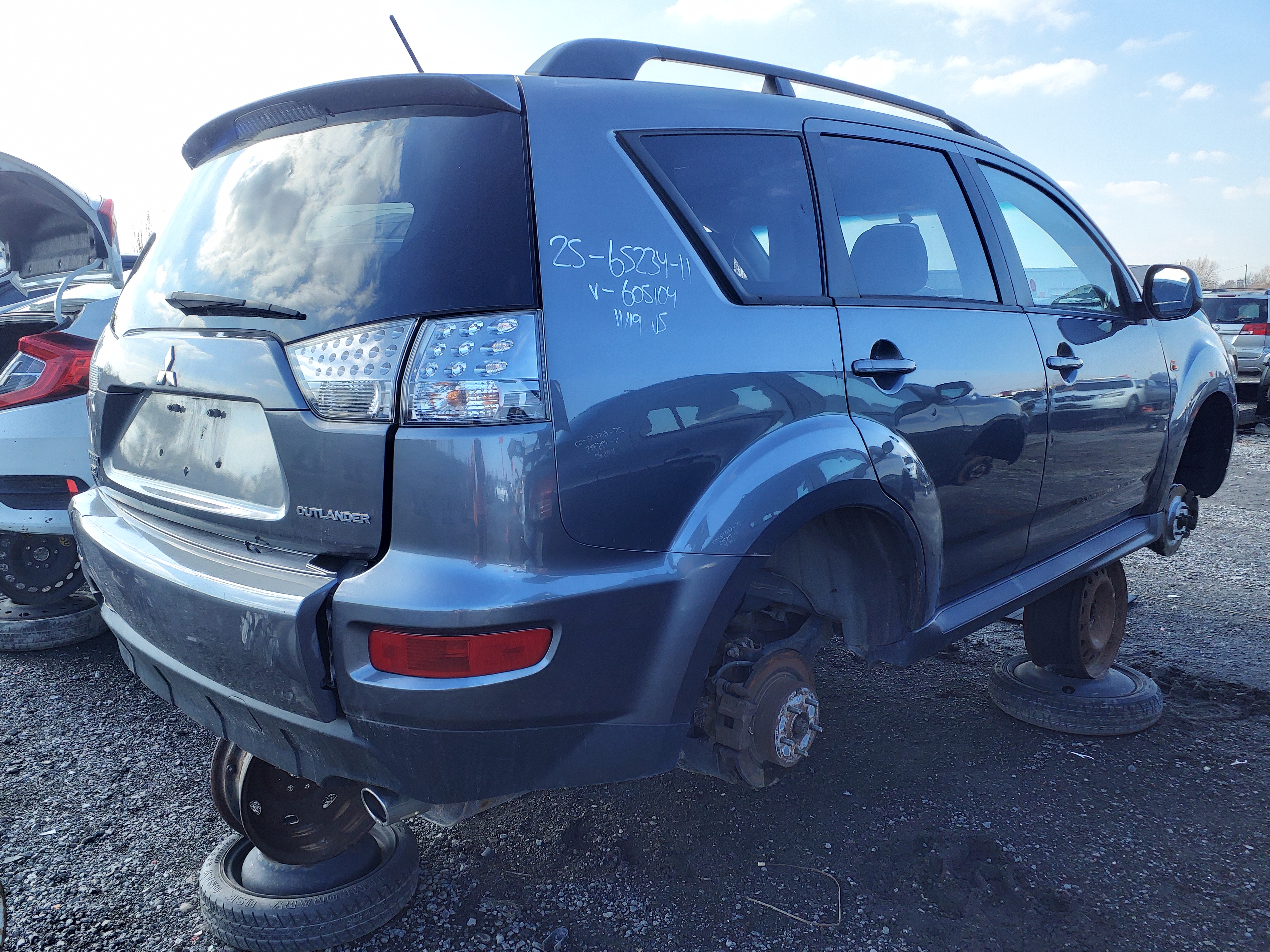 MITSUBISHI OUTLANDER 2011