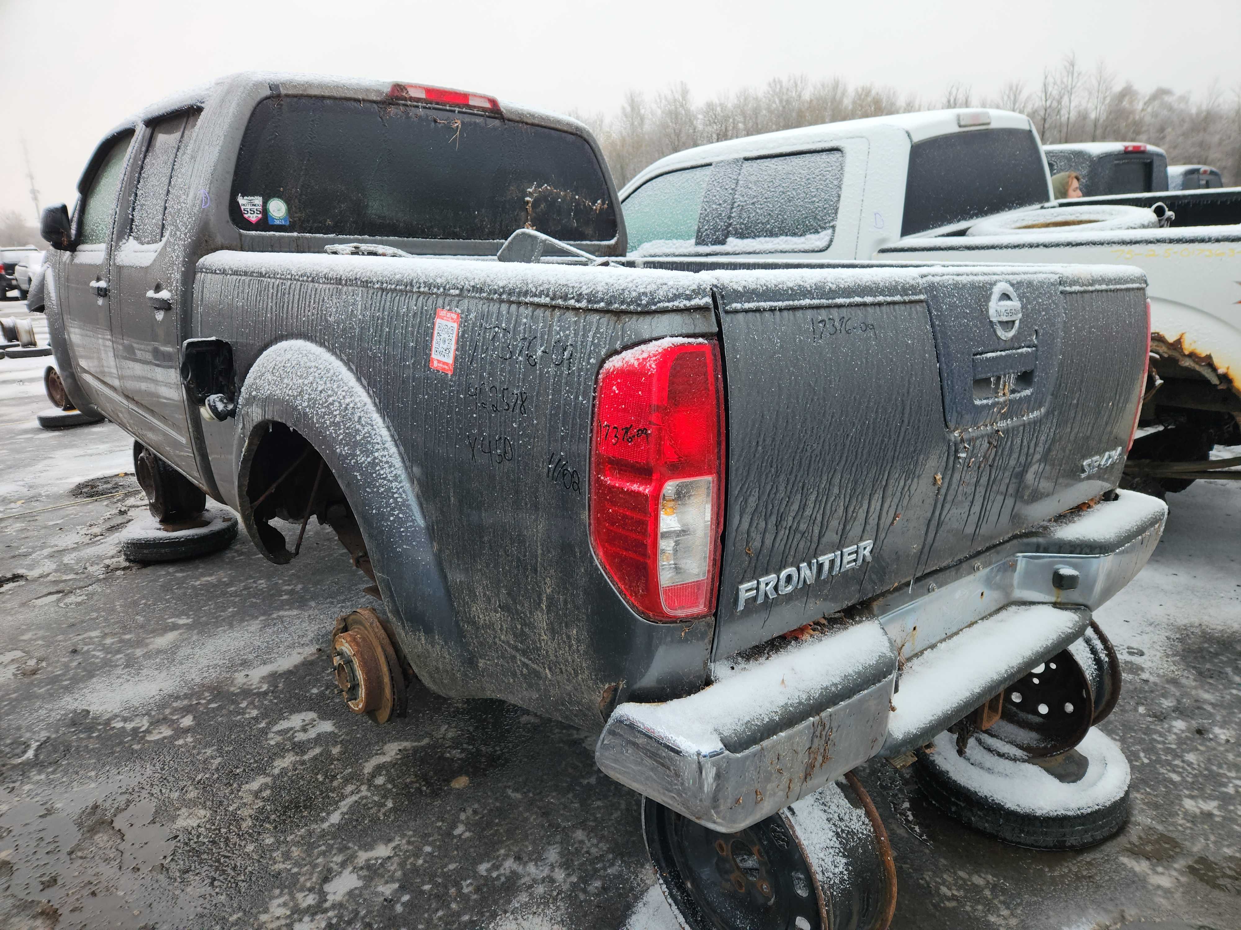NISSAN FRONTIER 2009