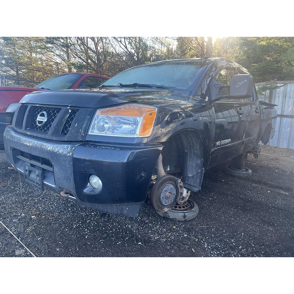 NISSAN TITAN 2014