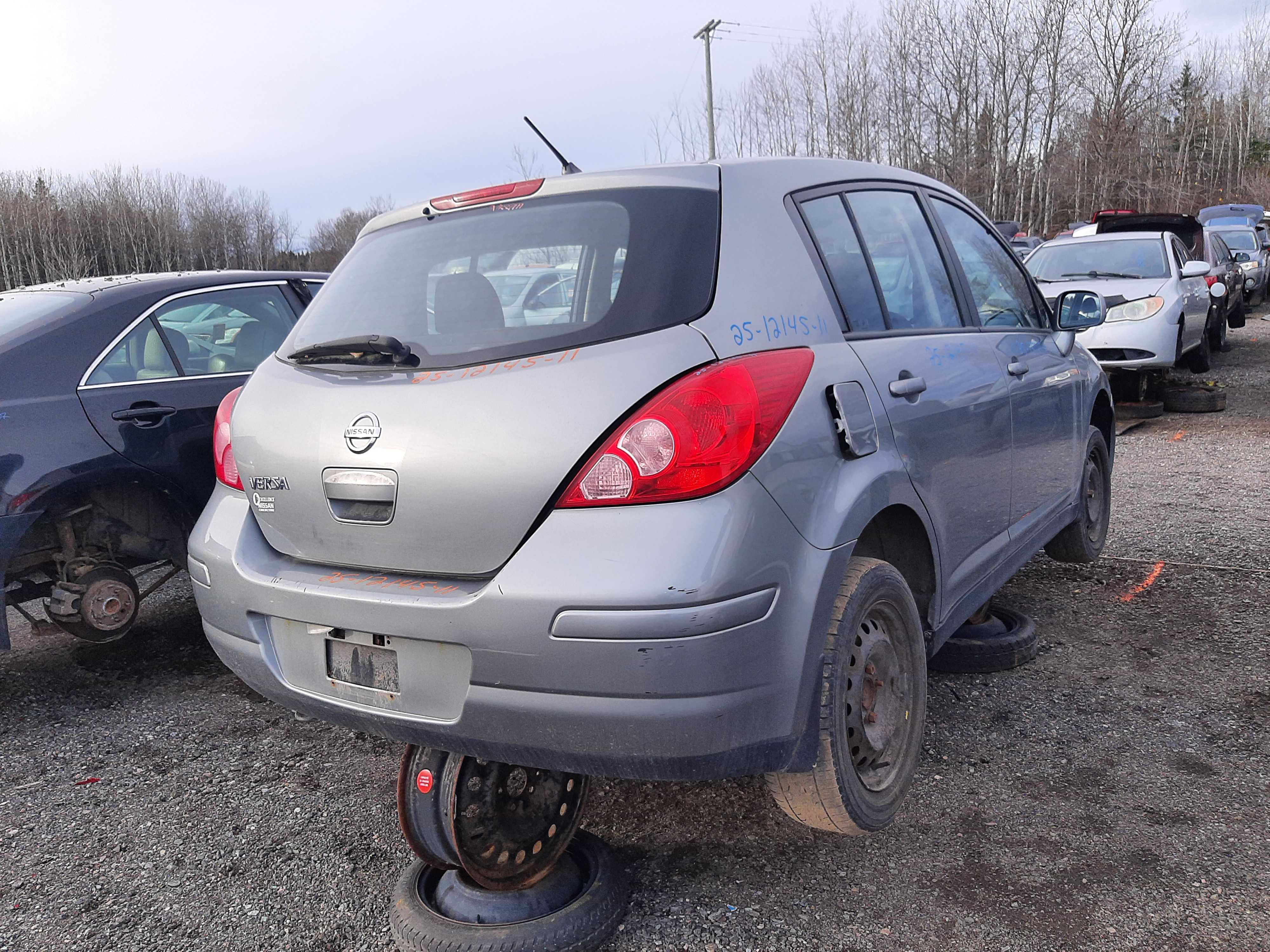NISSAN VERSA 2011