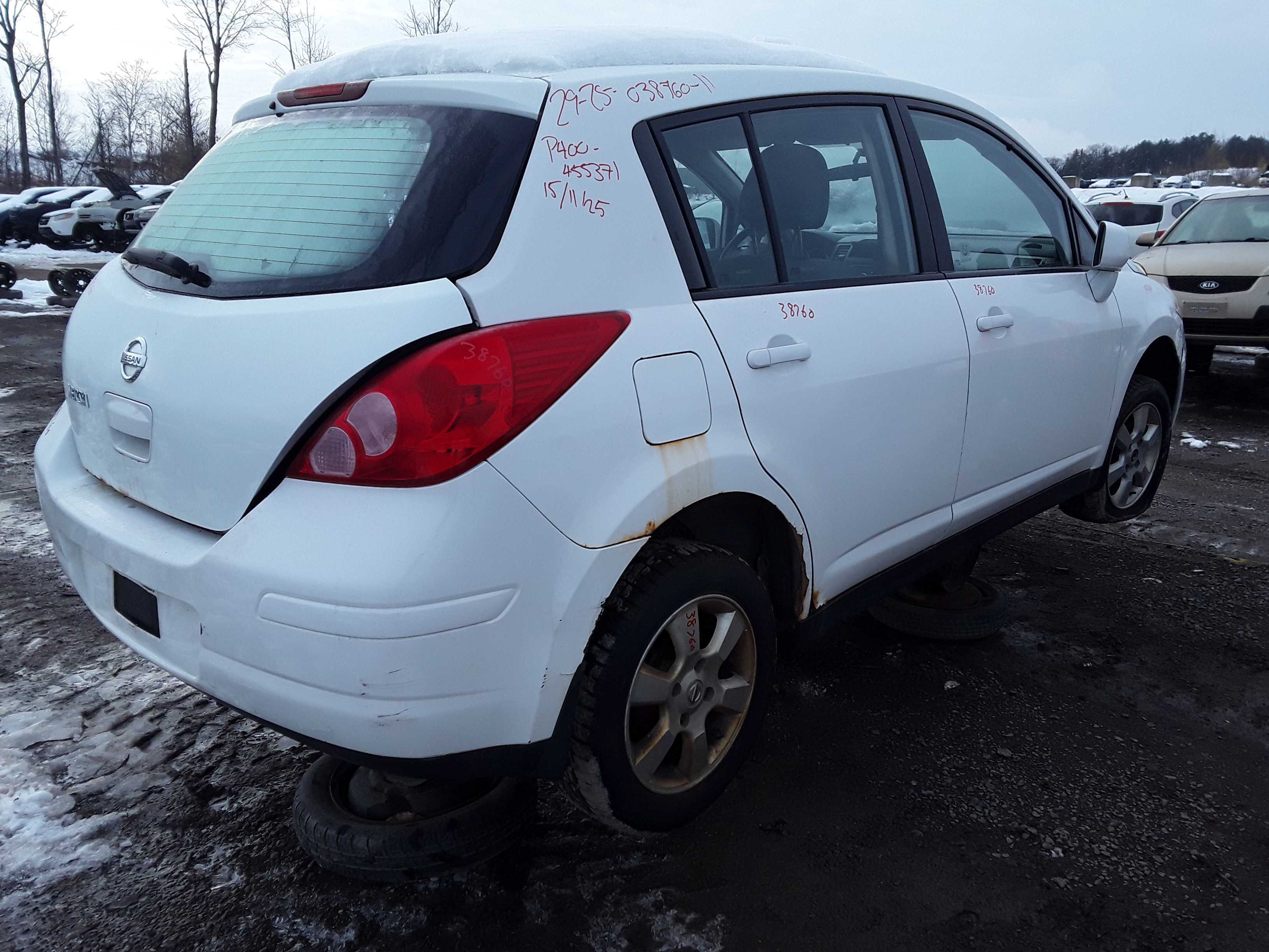 NISSAN VERSA 2011