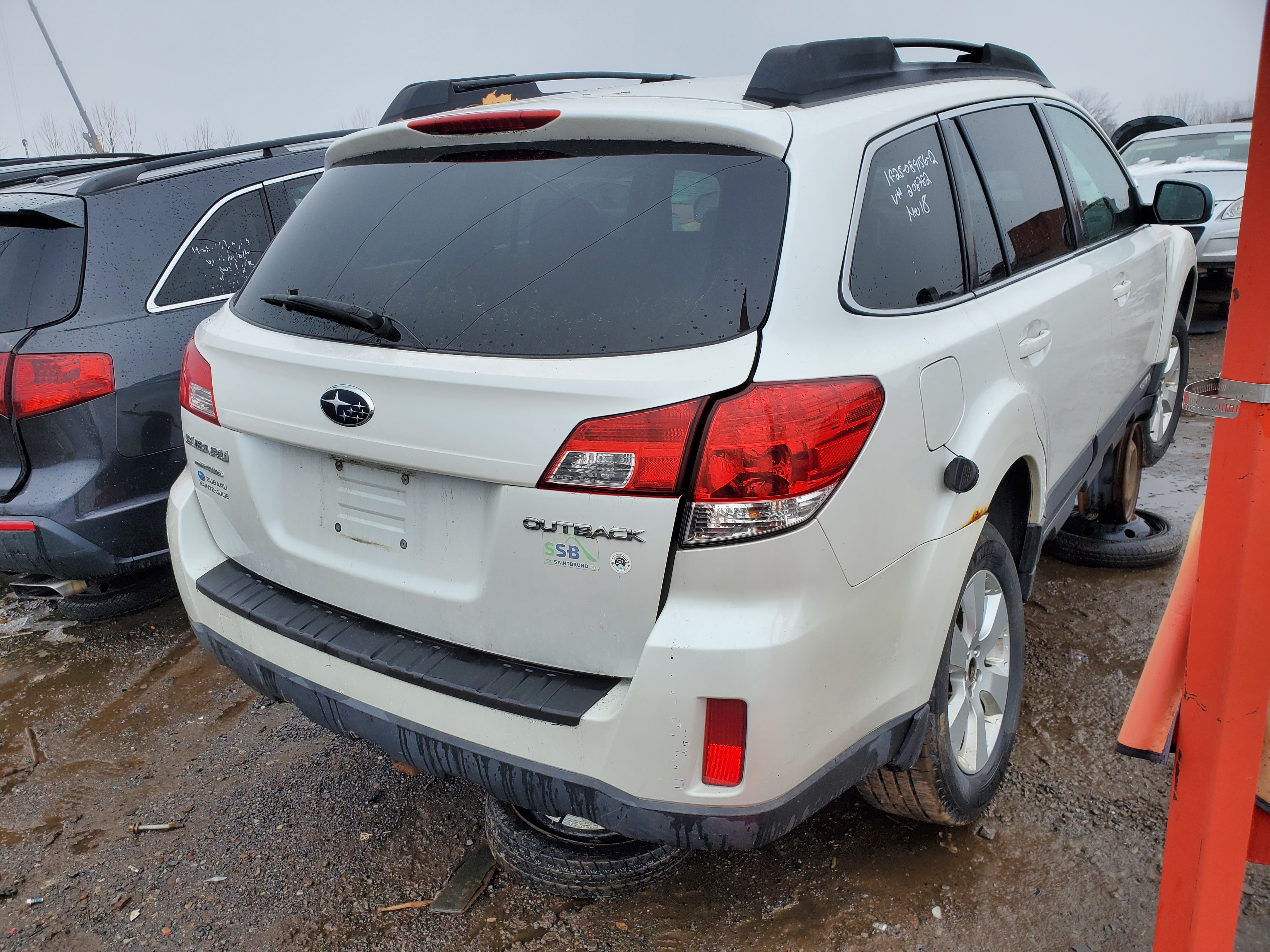 SUBARU OUTBACK 2012