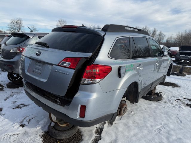 SUBARU OUTBACK 2013